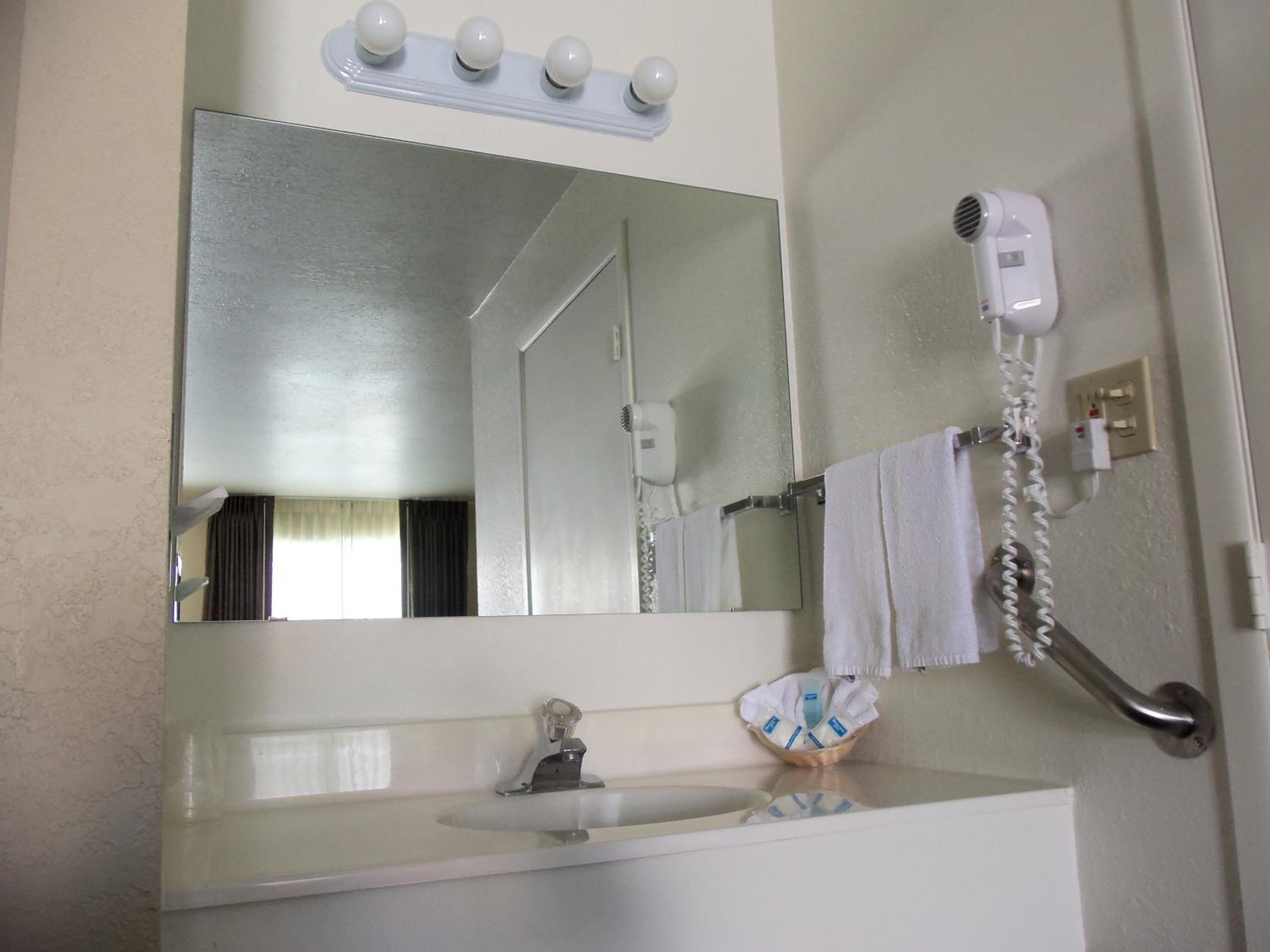 Queen Room with Two Queen Beds - Pet Friendly - Photo 1
