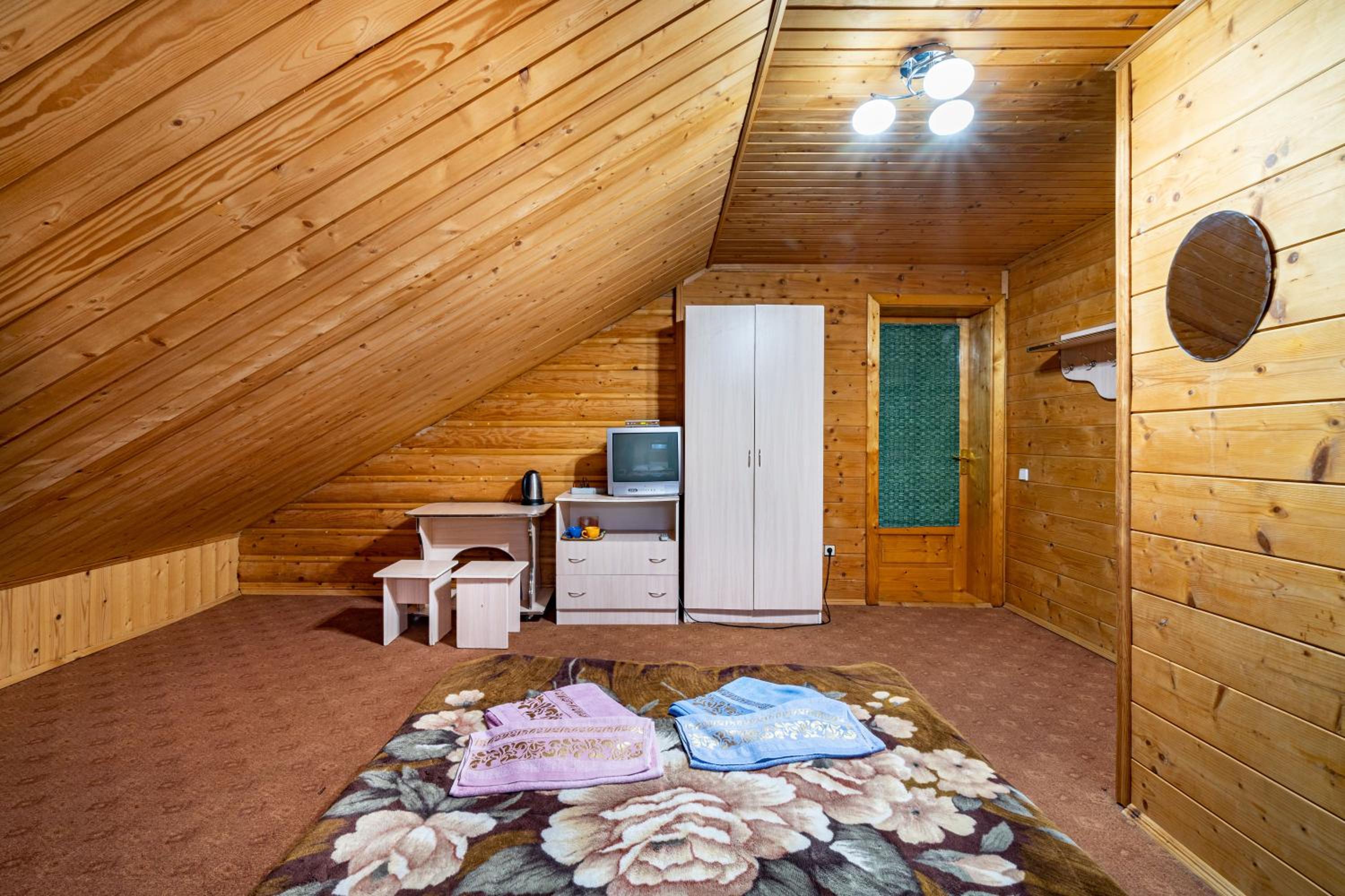 Economy Quadruple Room with Shared Bathroom photo 2