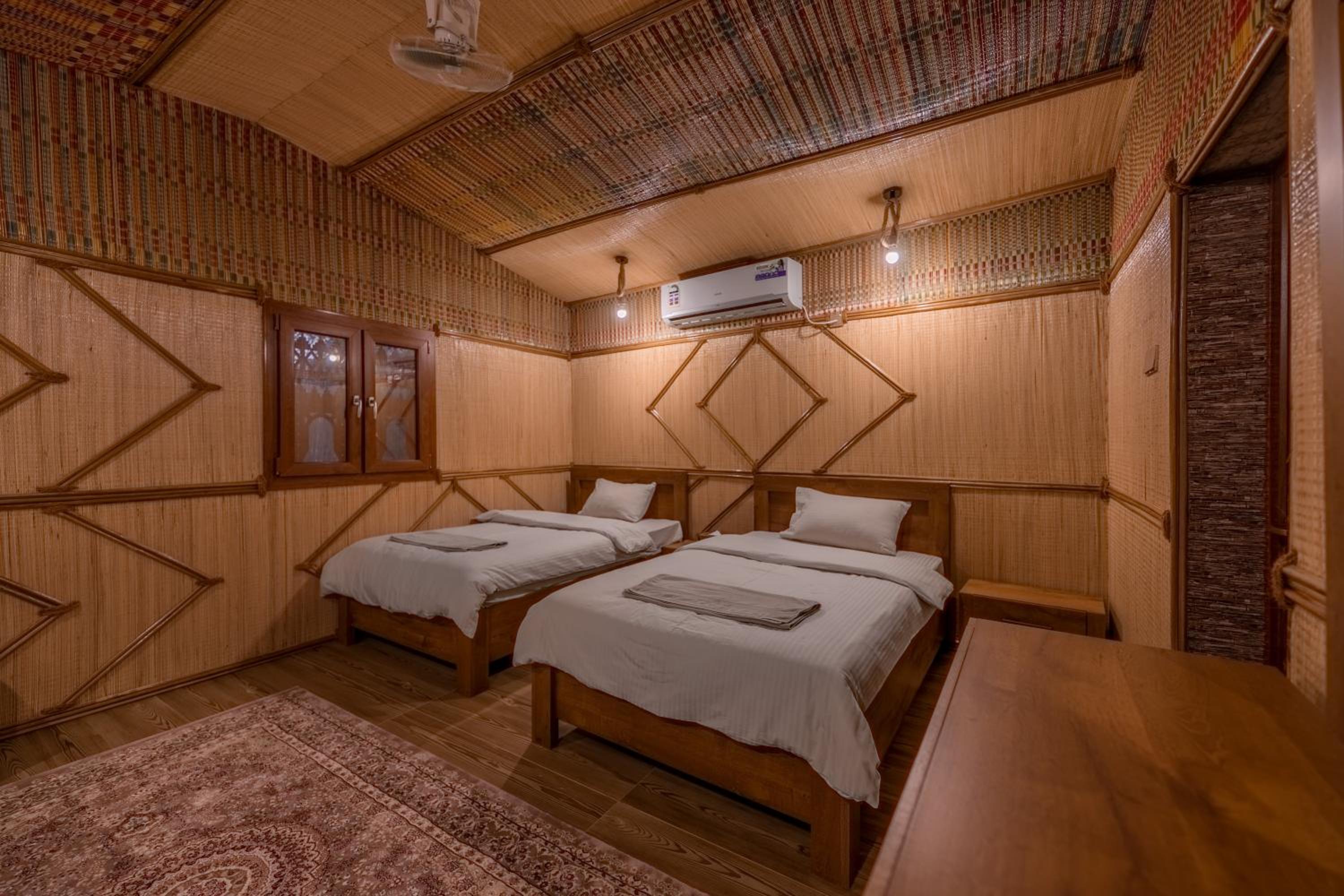 Twin Room with Pool View photo 1