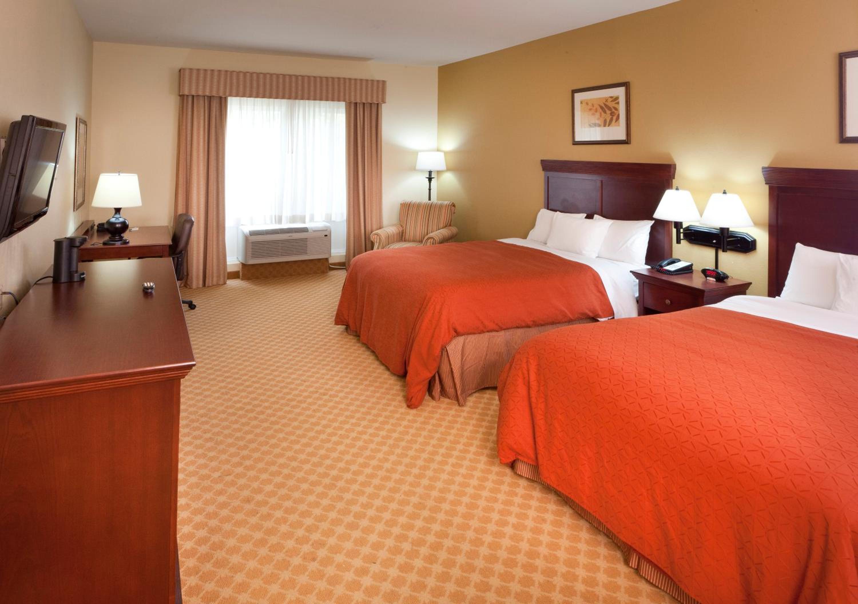 One-Bedroom Queen Suite with Sofa Bed - Non-Smoking - Photo 6