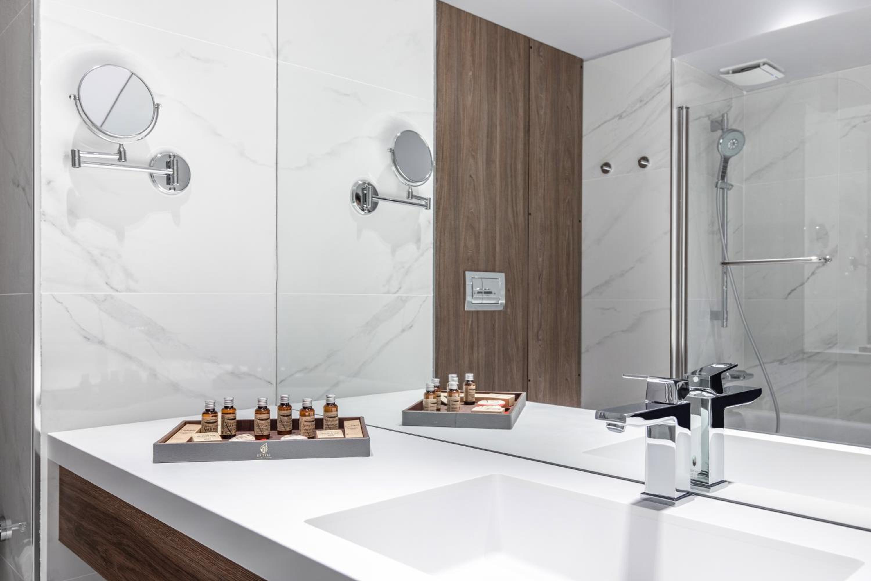 Twin Room - Photo 2