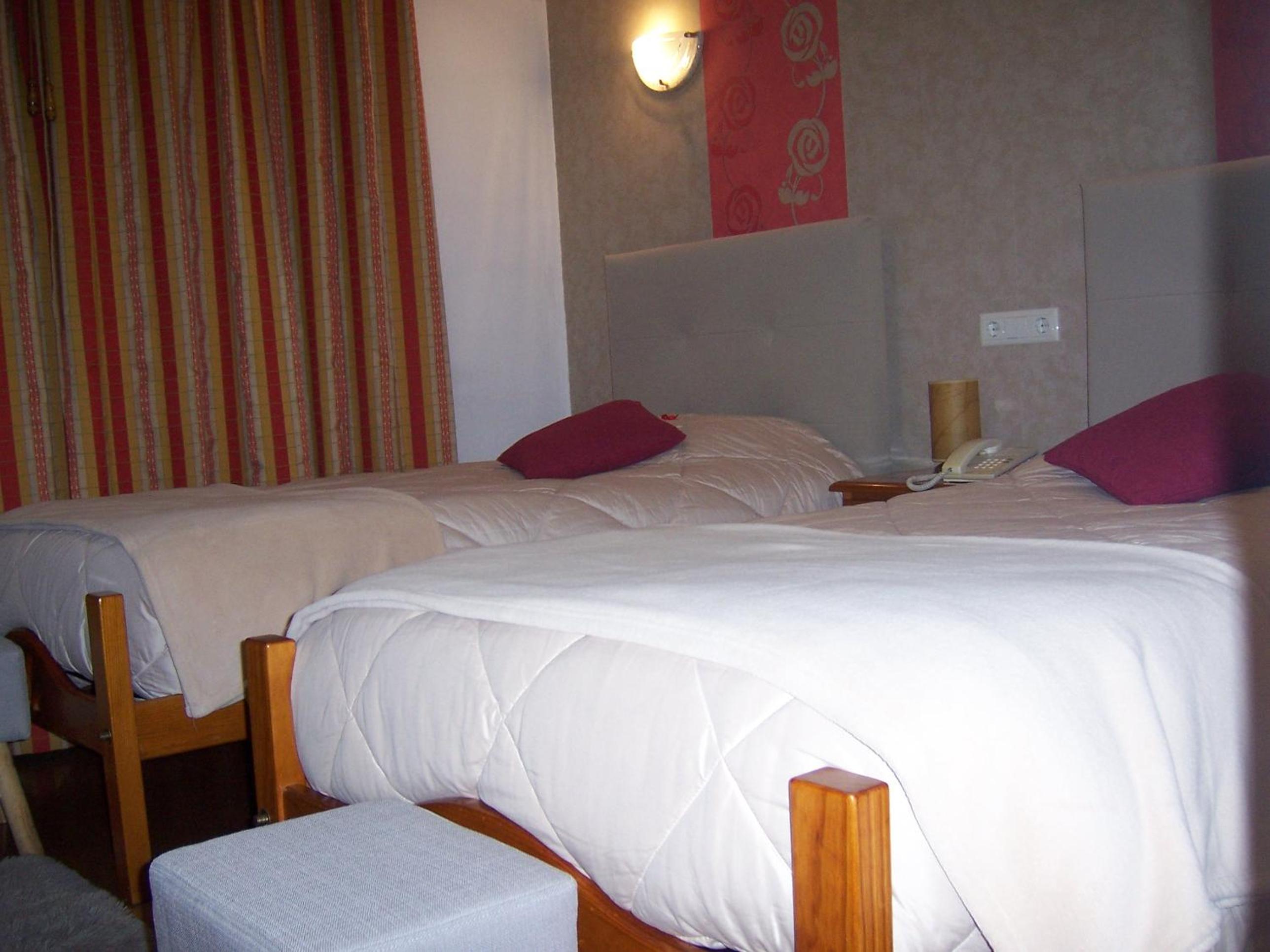 Twin Room - Photo 2