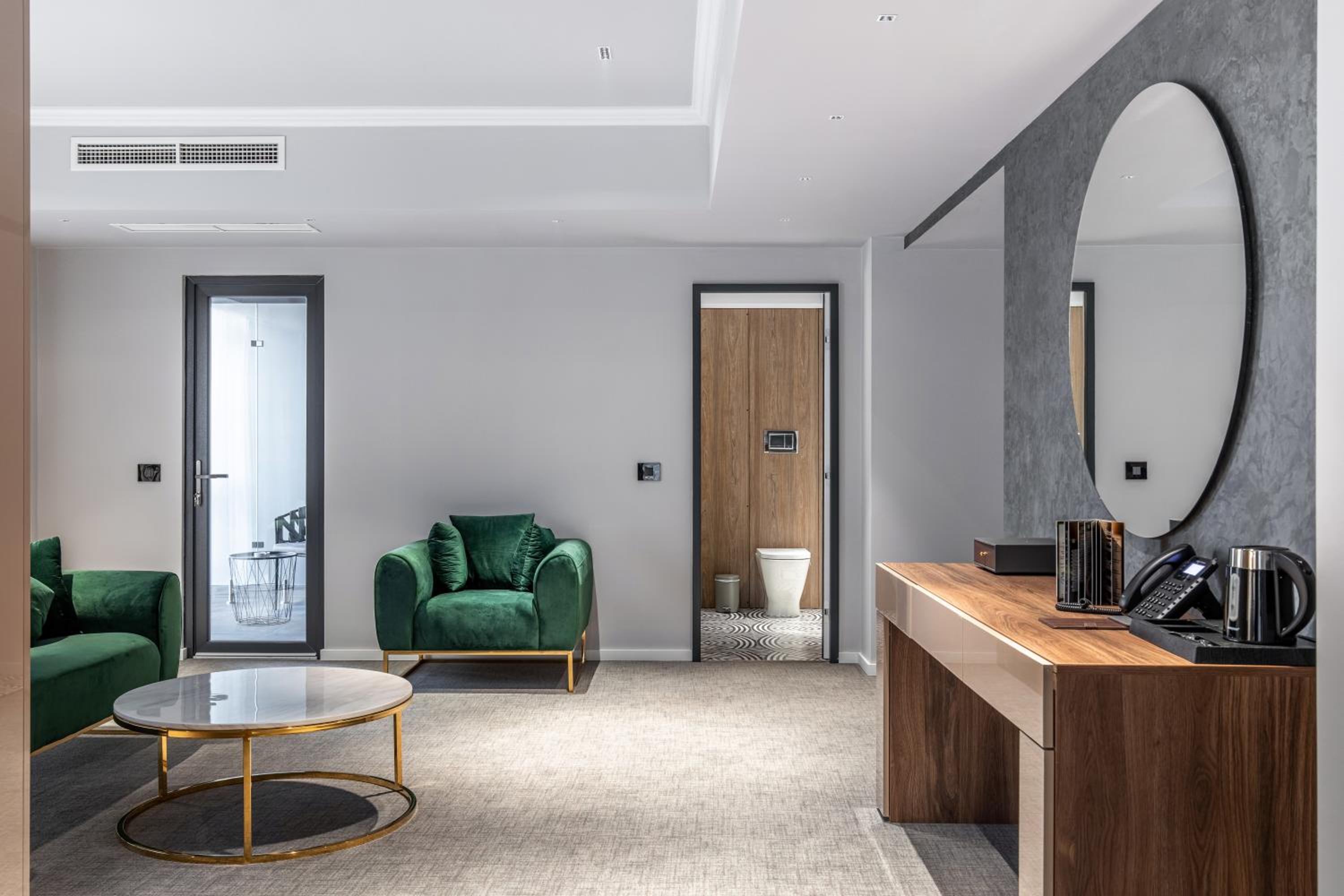 One-Bedroom Apartment - Photo 3