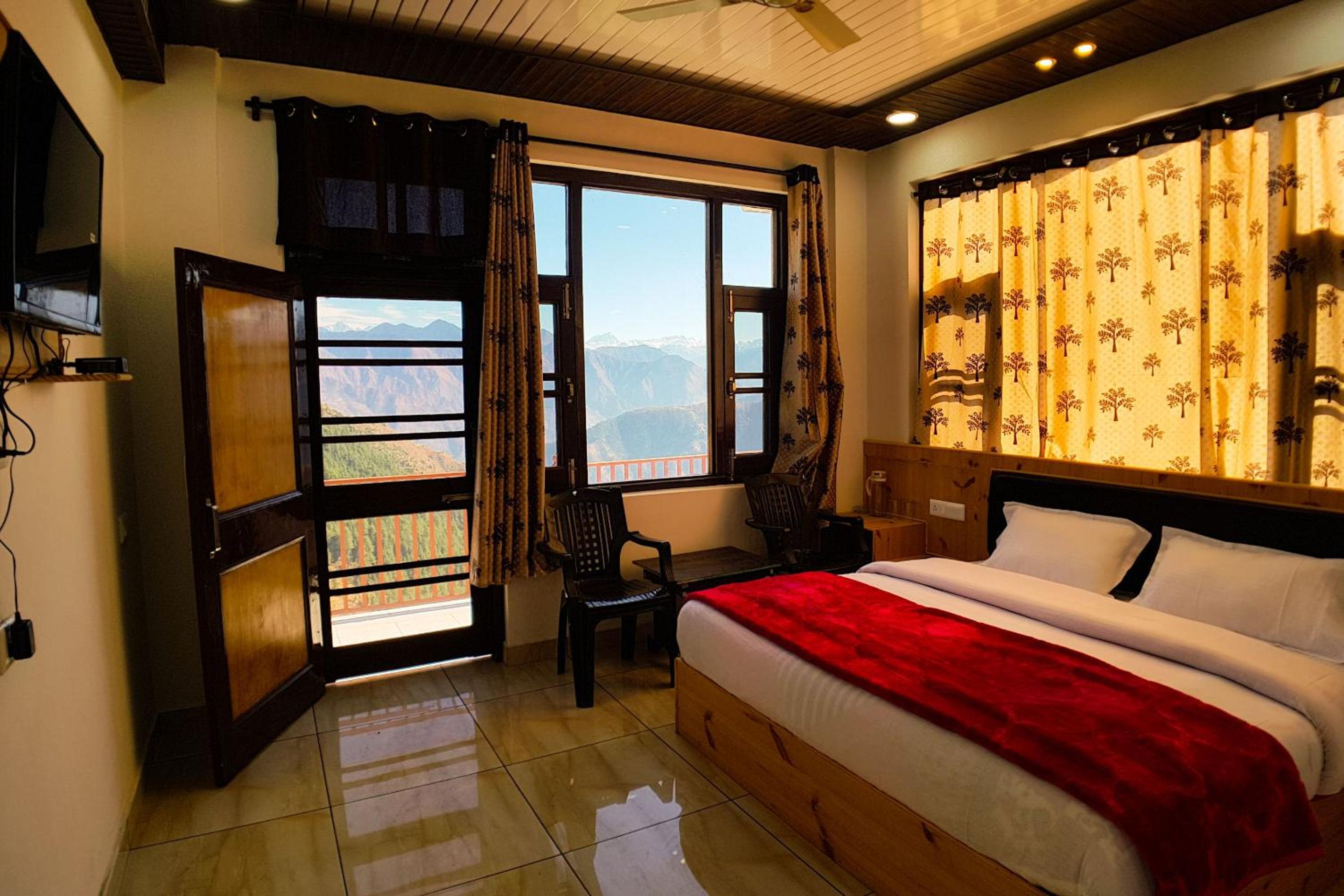 Deluxe Double Room with Balcony photo 1