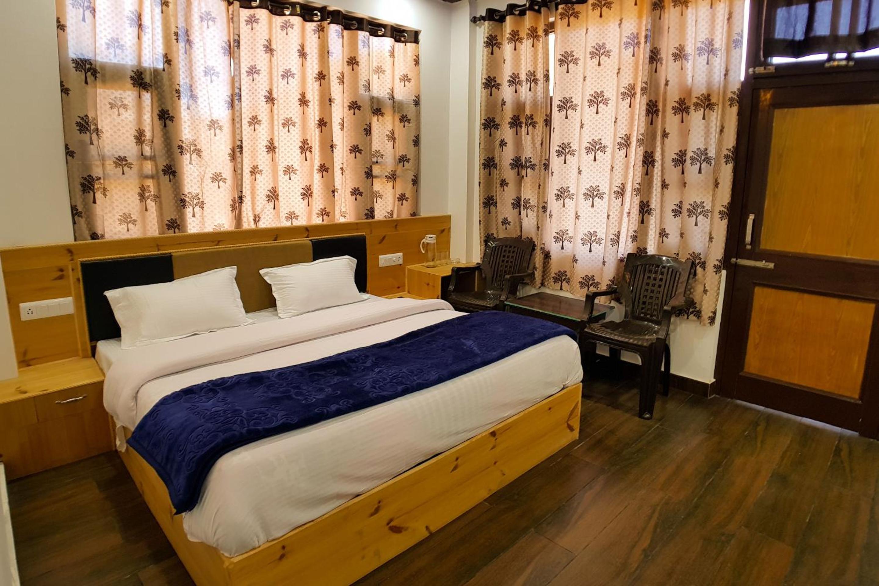 Deluxe Double Room with Balcony photo 3