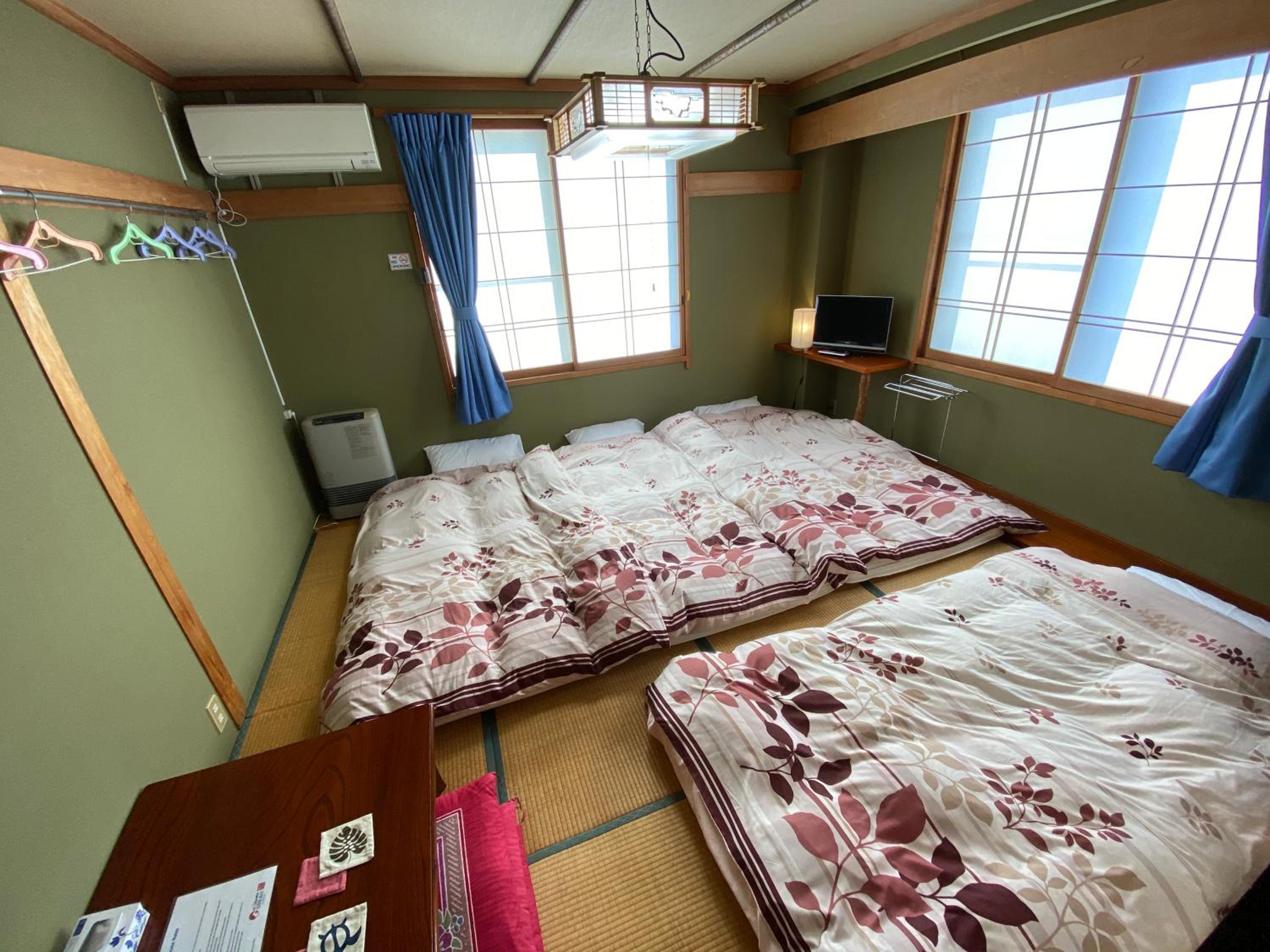 Japanese-Style Triple Room with Shared Bathroom and Toilet photo 3