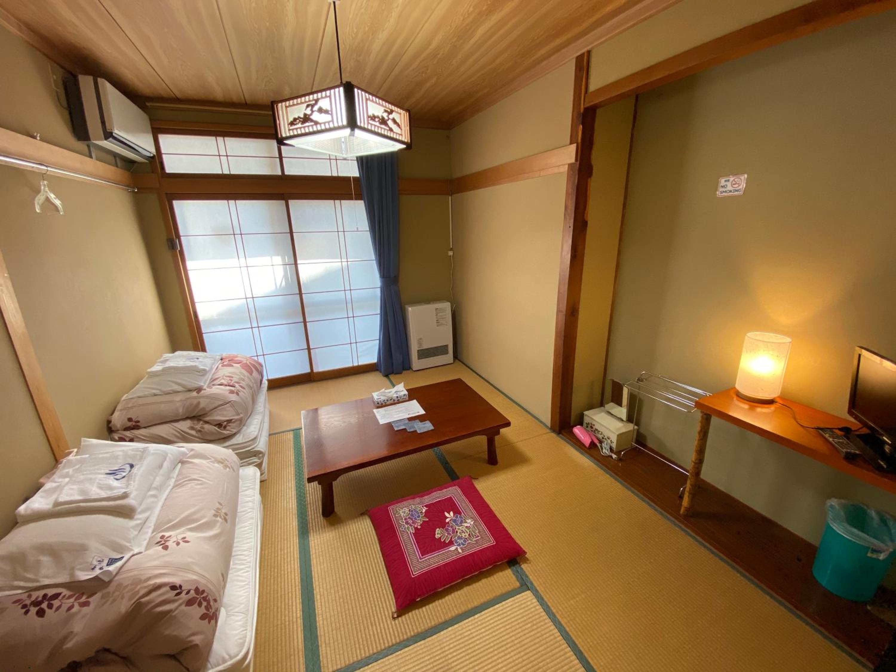 Japanese-Style Double Room with Shared Bathroom and Toilet photo 3