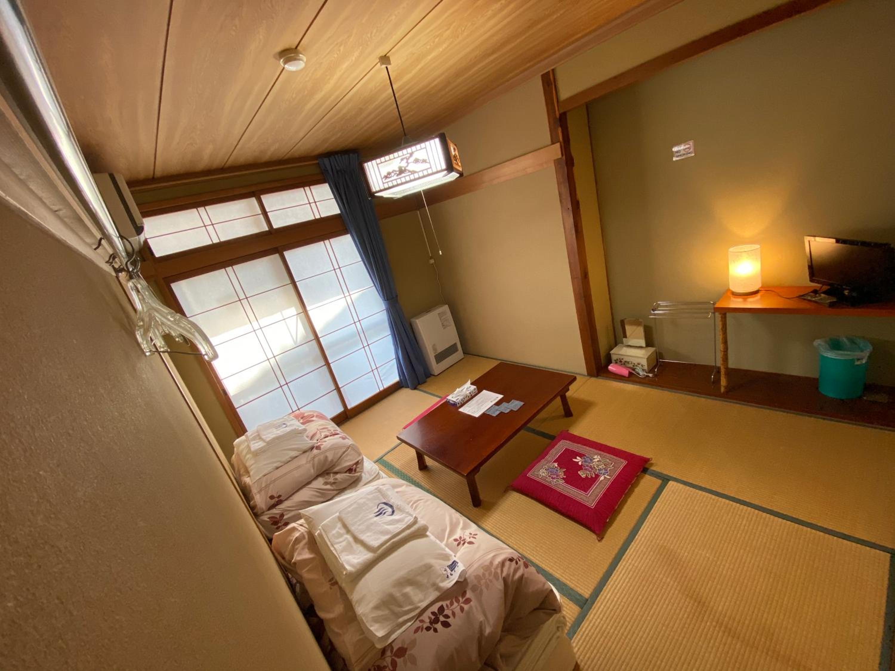 Japanese-Style Double Room with Shared Bathroom and Toilet photo 2