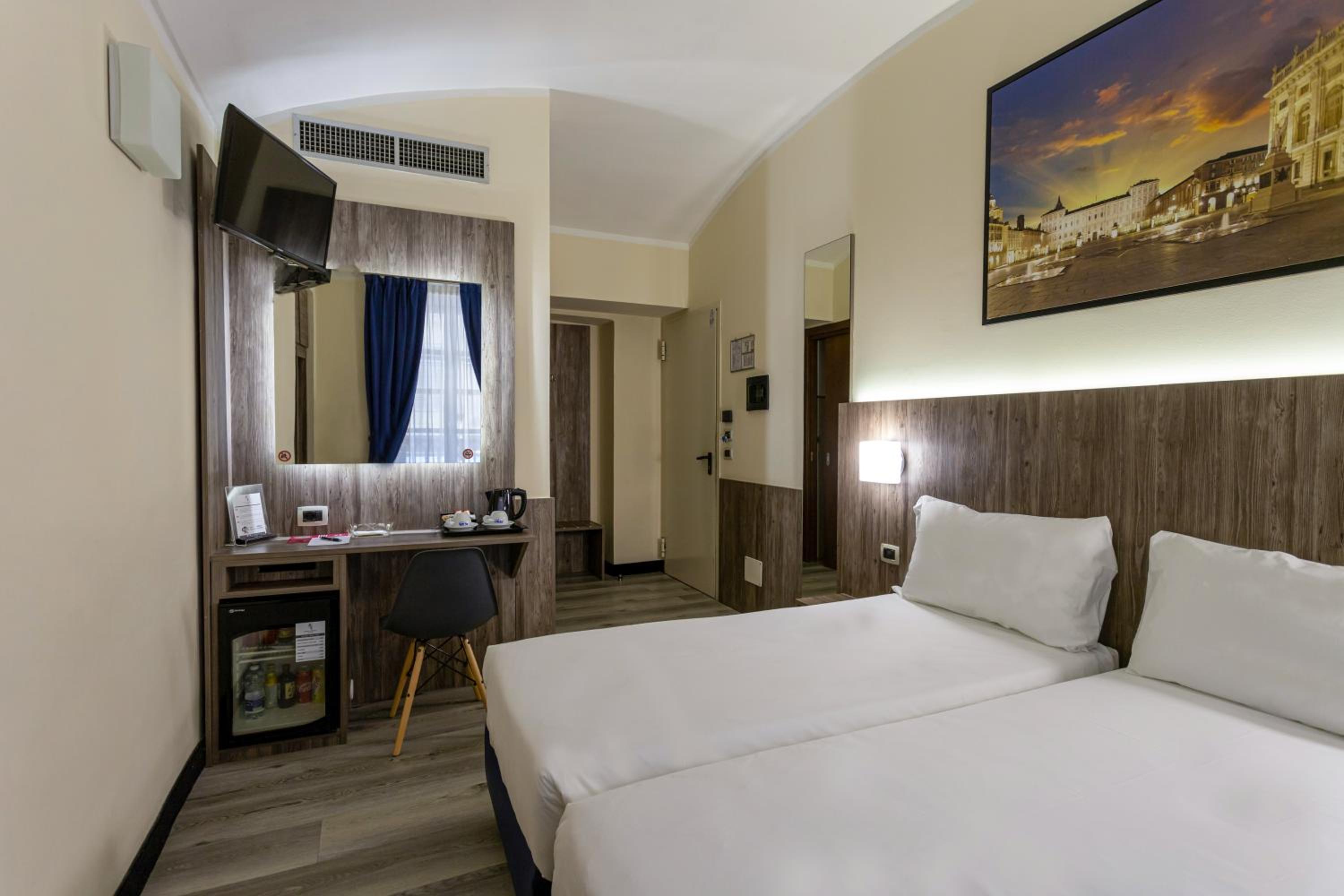 Standard Double or Twin Room photo 3