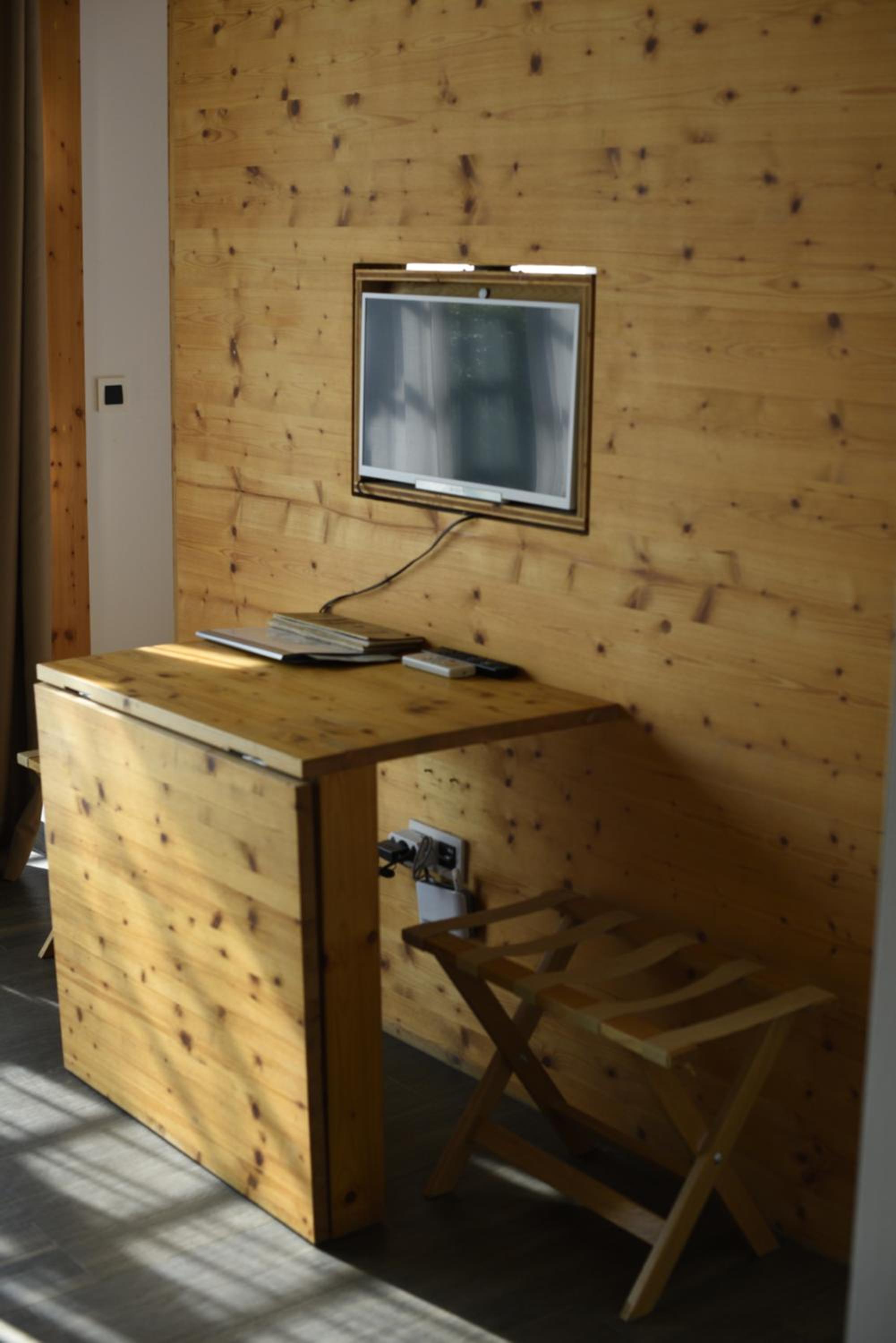 One-Bedroom Apartment - Photo 2