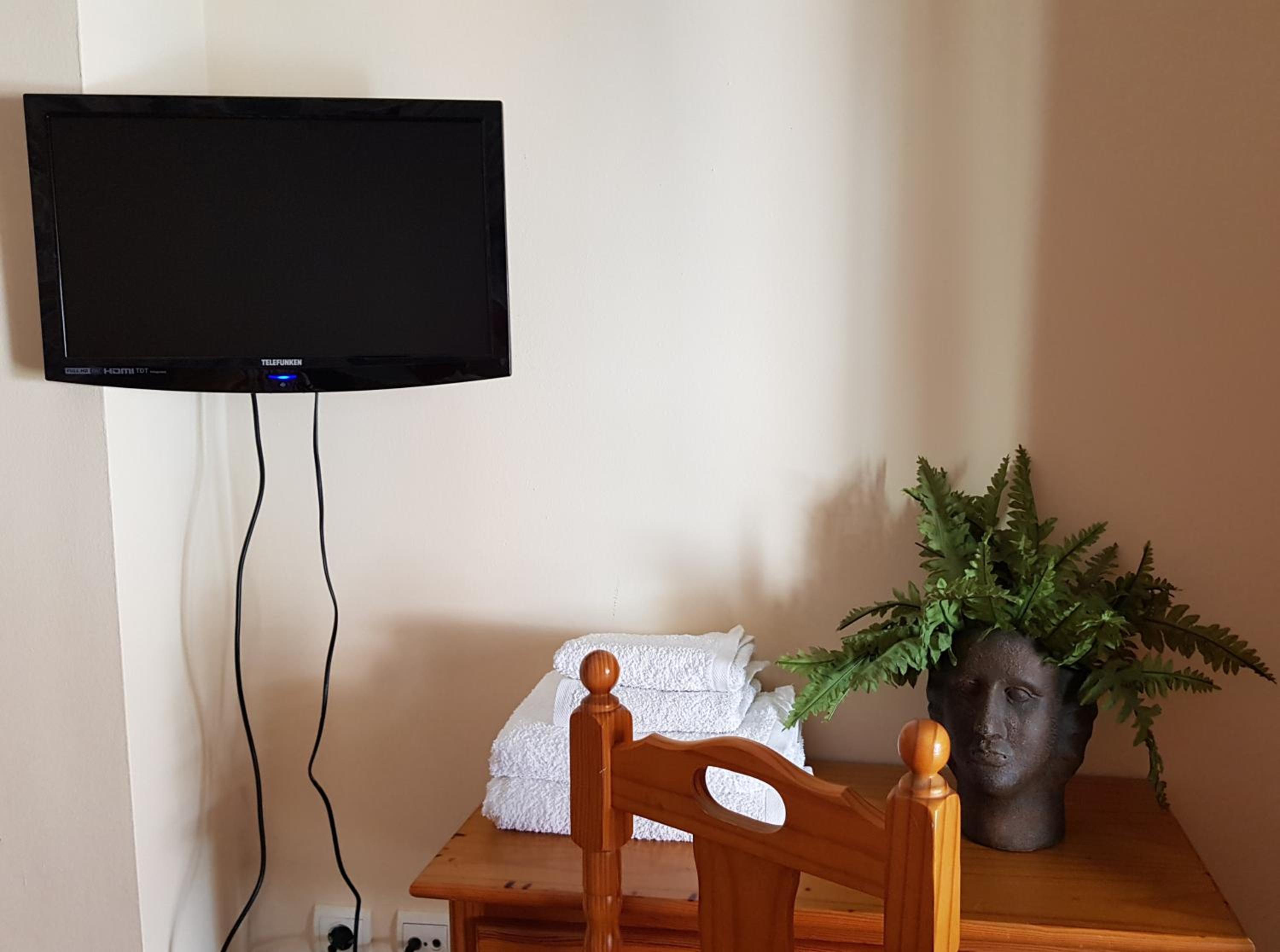 Twin Room - Photo 6