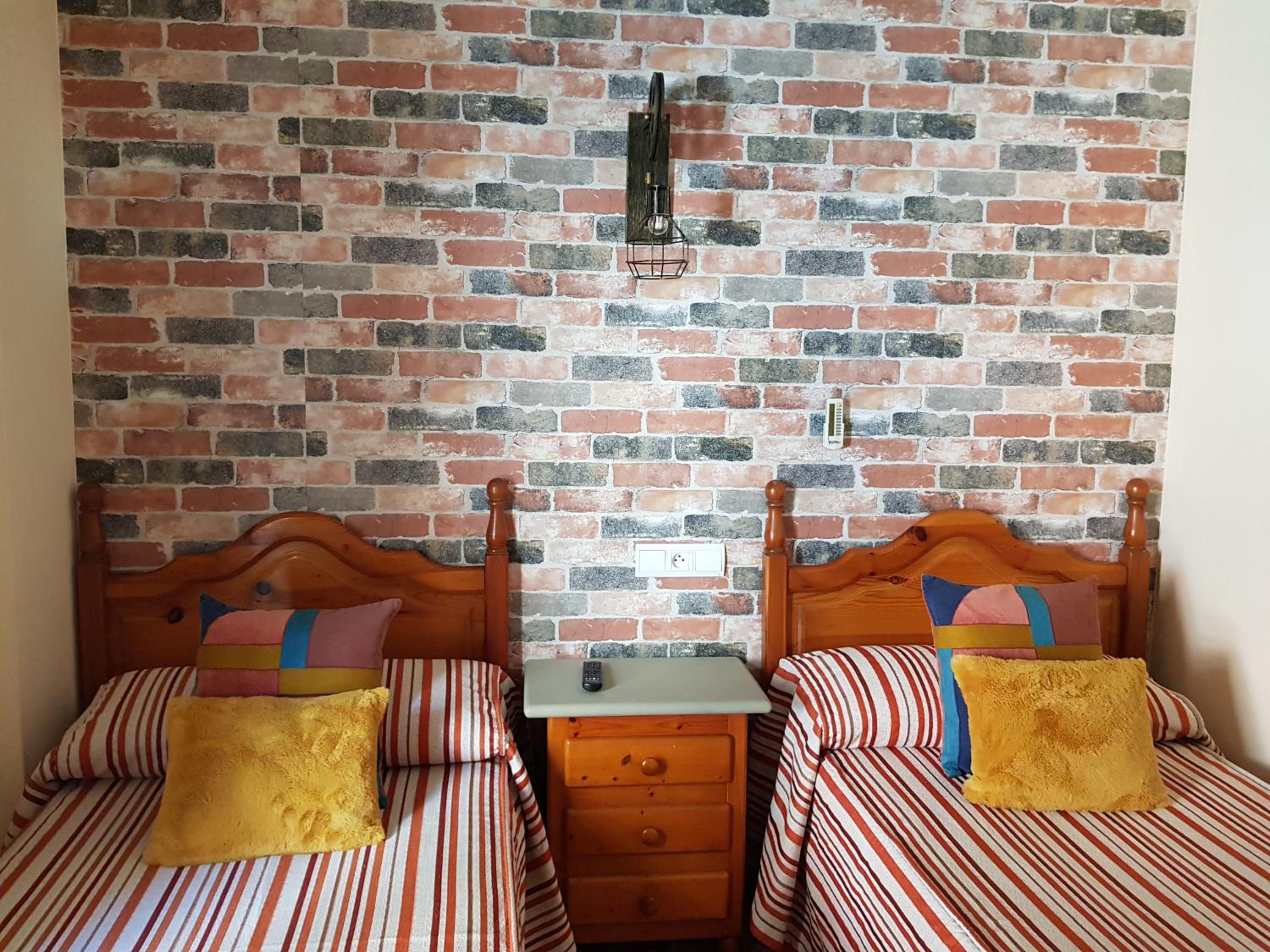 Twin Room - Photo 9