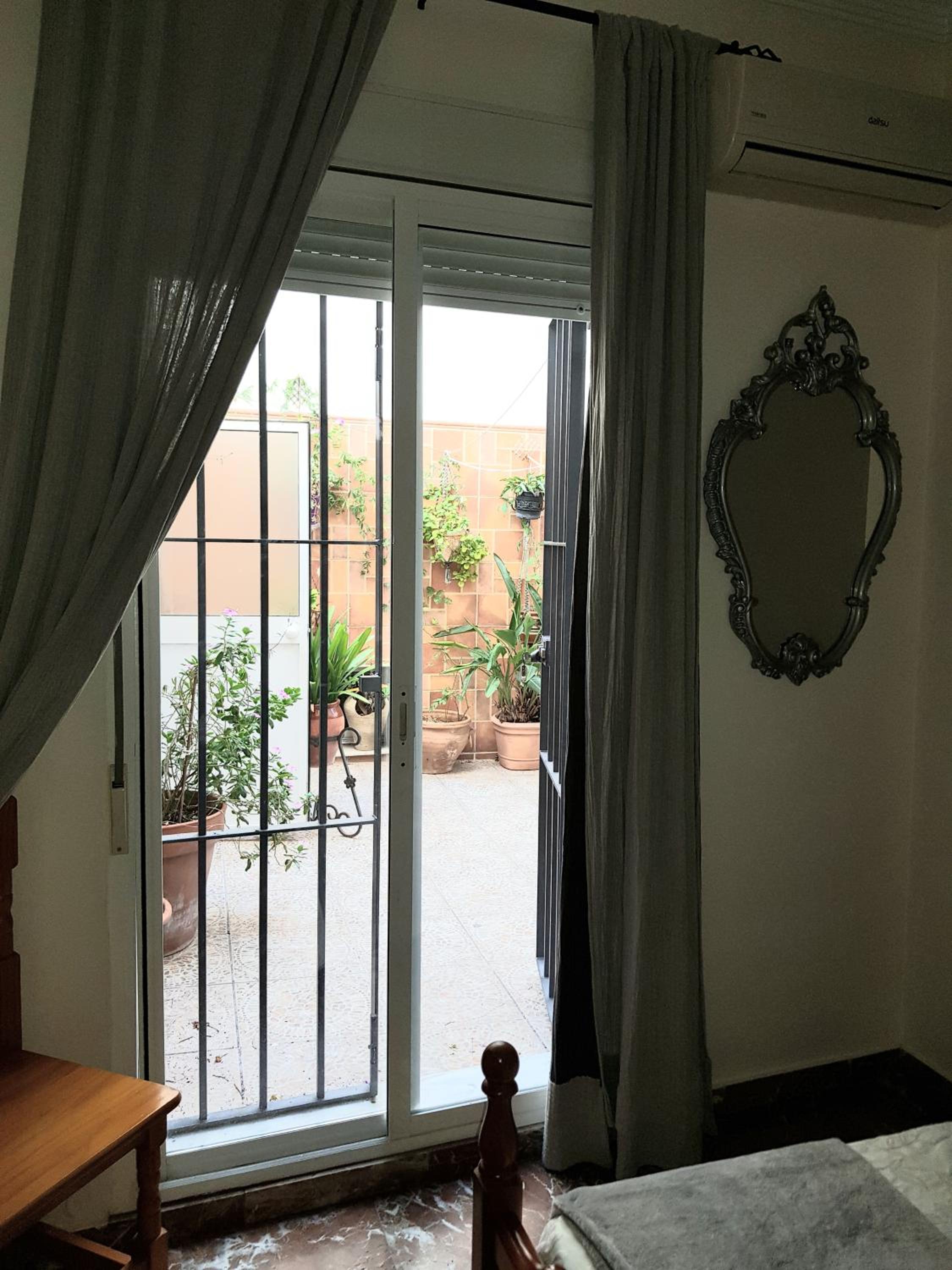 Twin Room - Photo 3