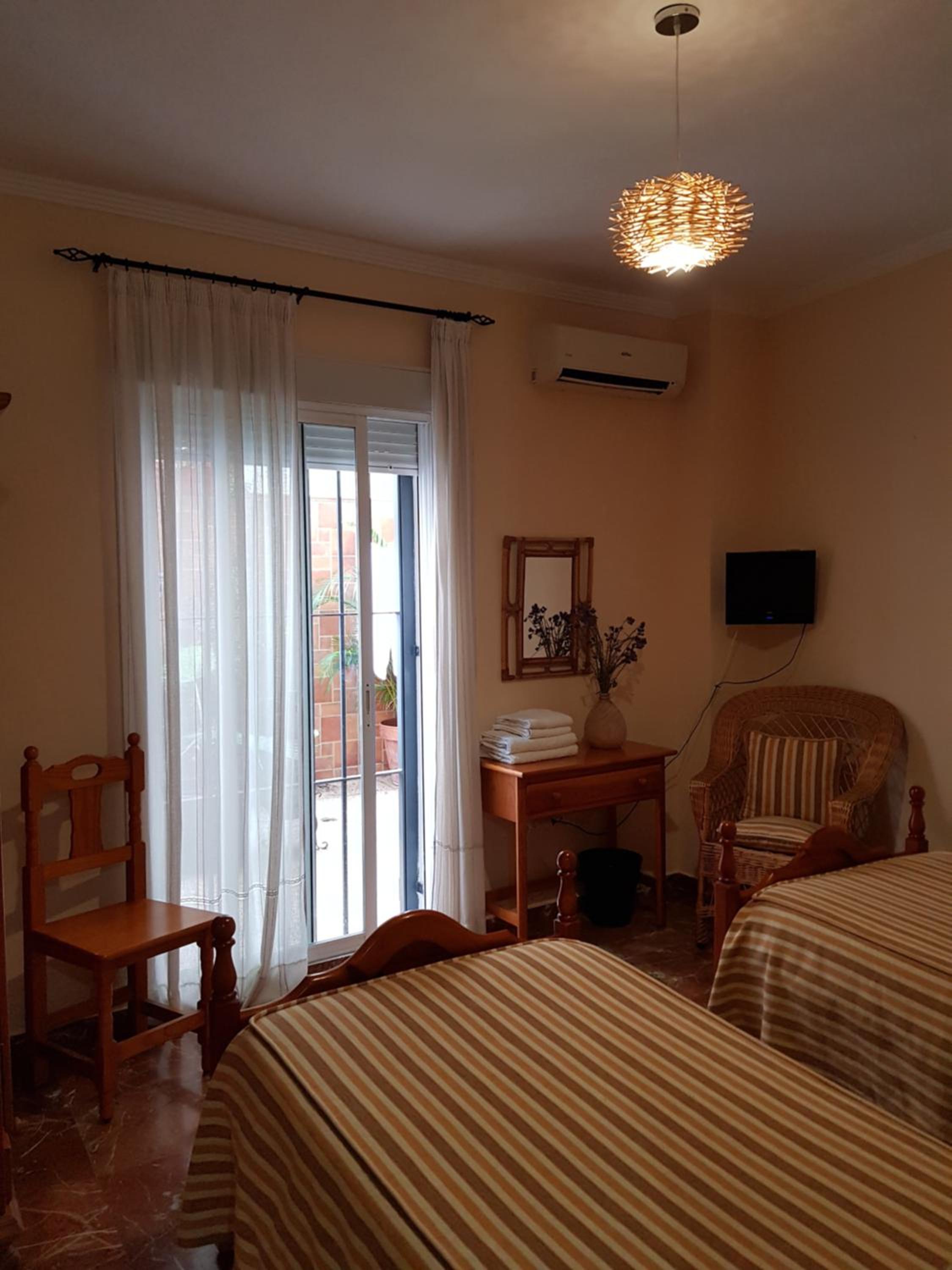 Twin Room - Photo 15
