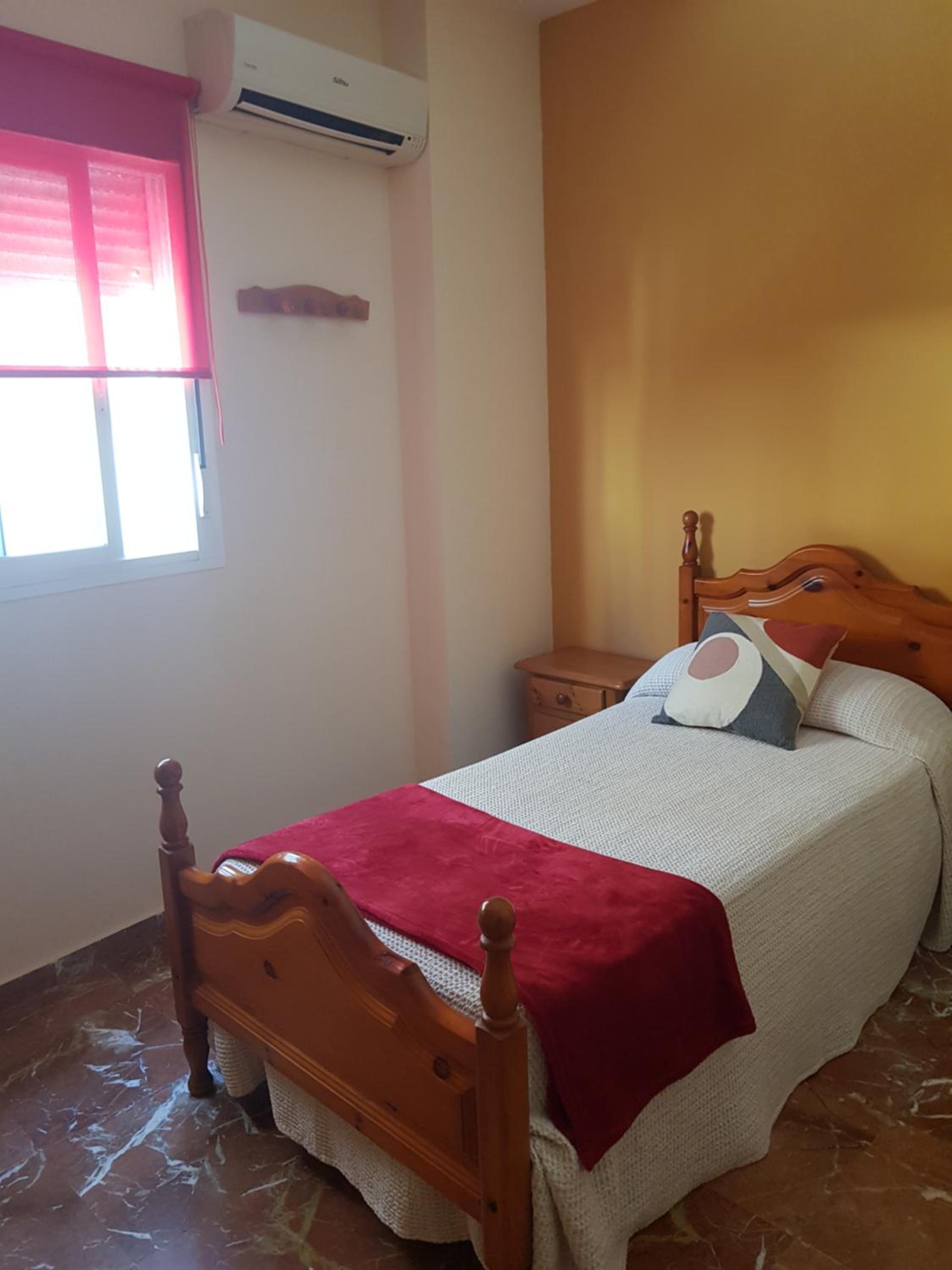 Twin Room - Photo 2