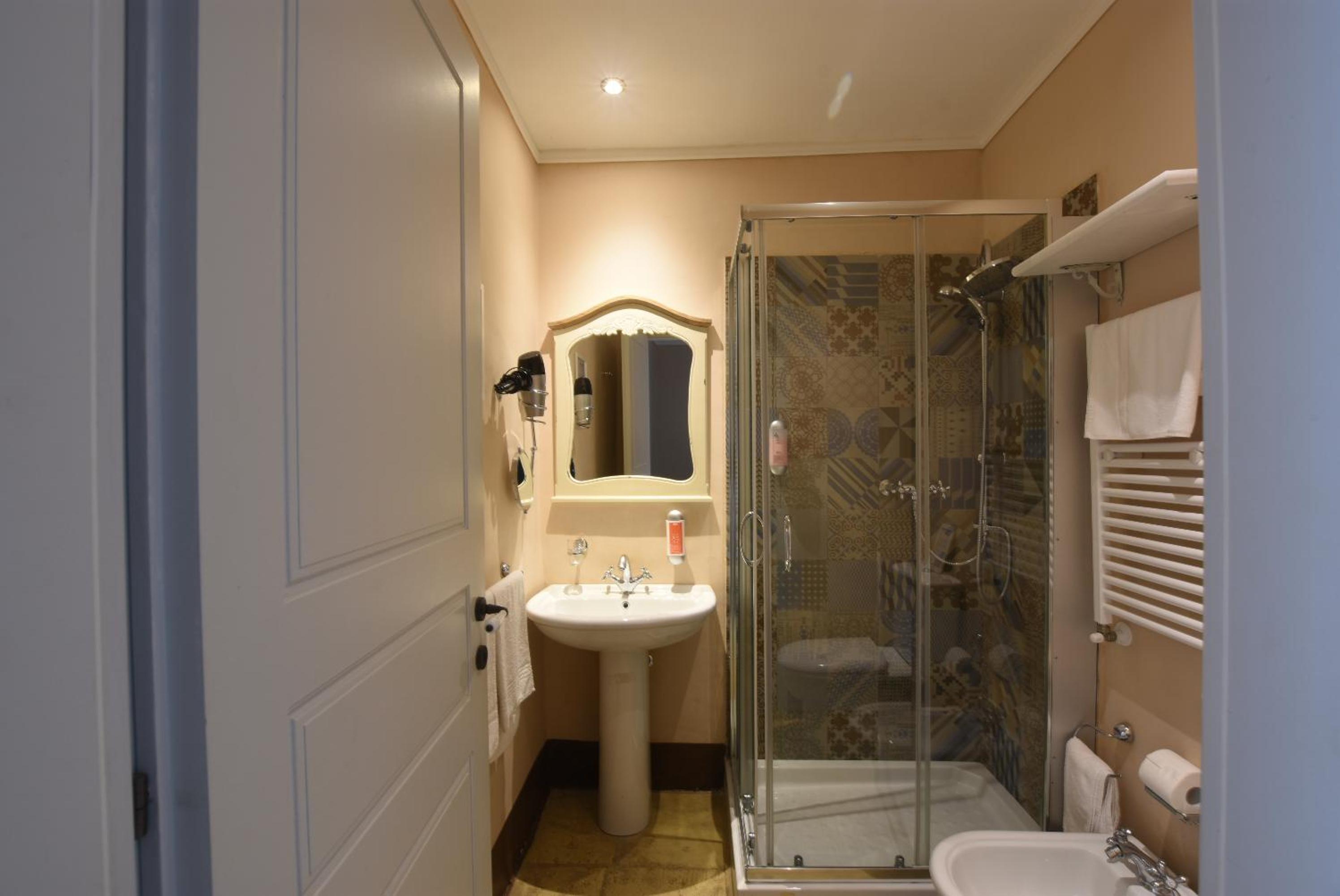 Superior Triple Room photo 3