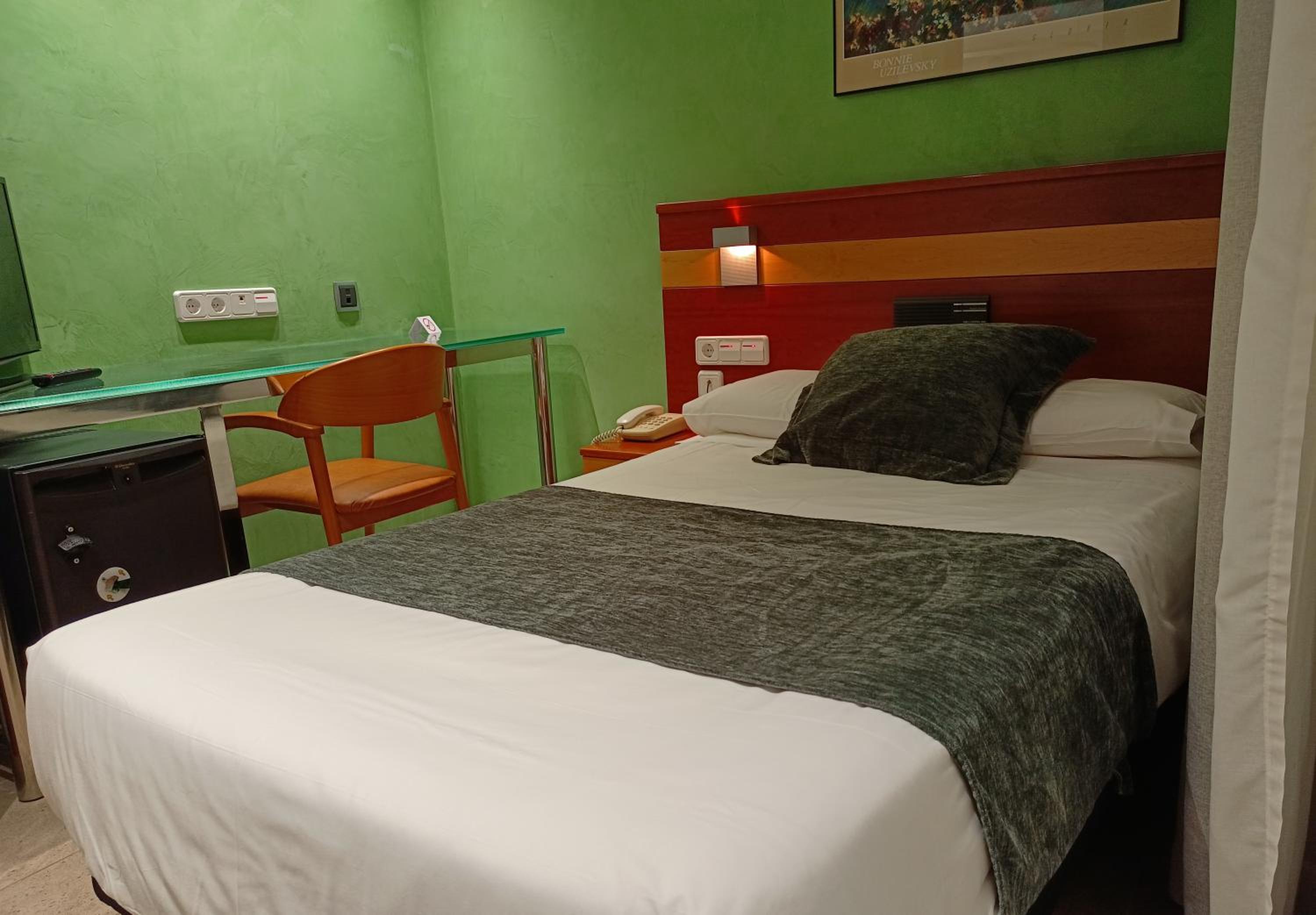 Single Room photo 2