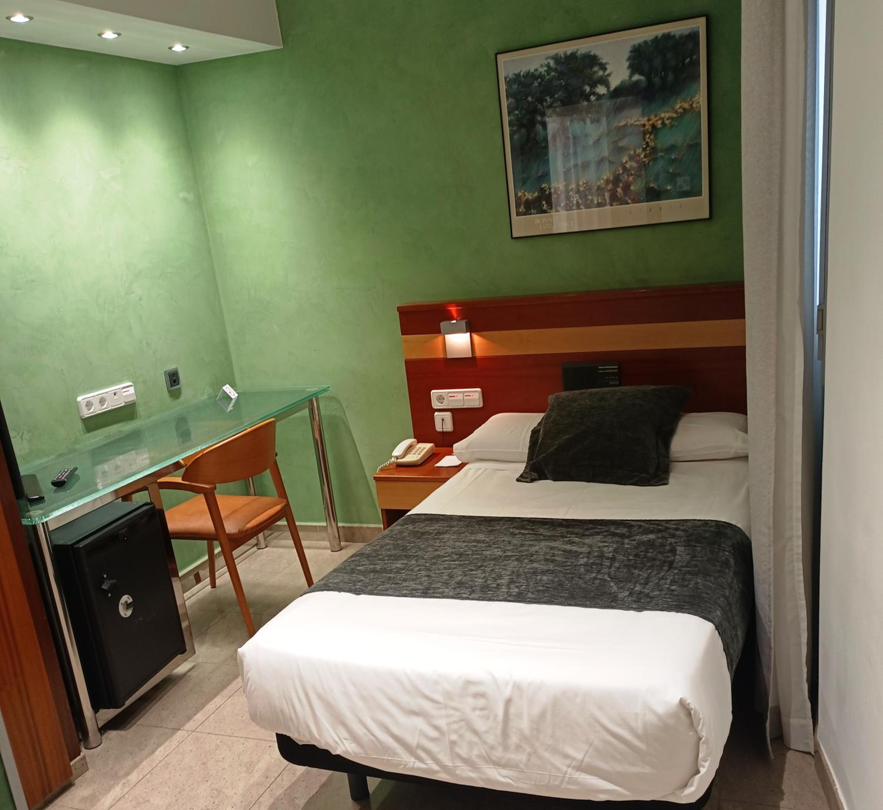 Single Room photo 3