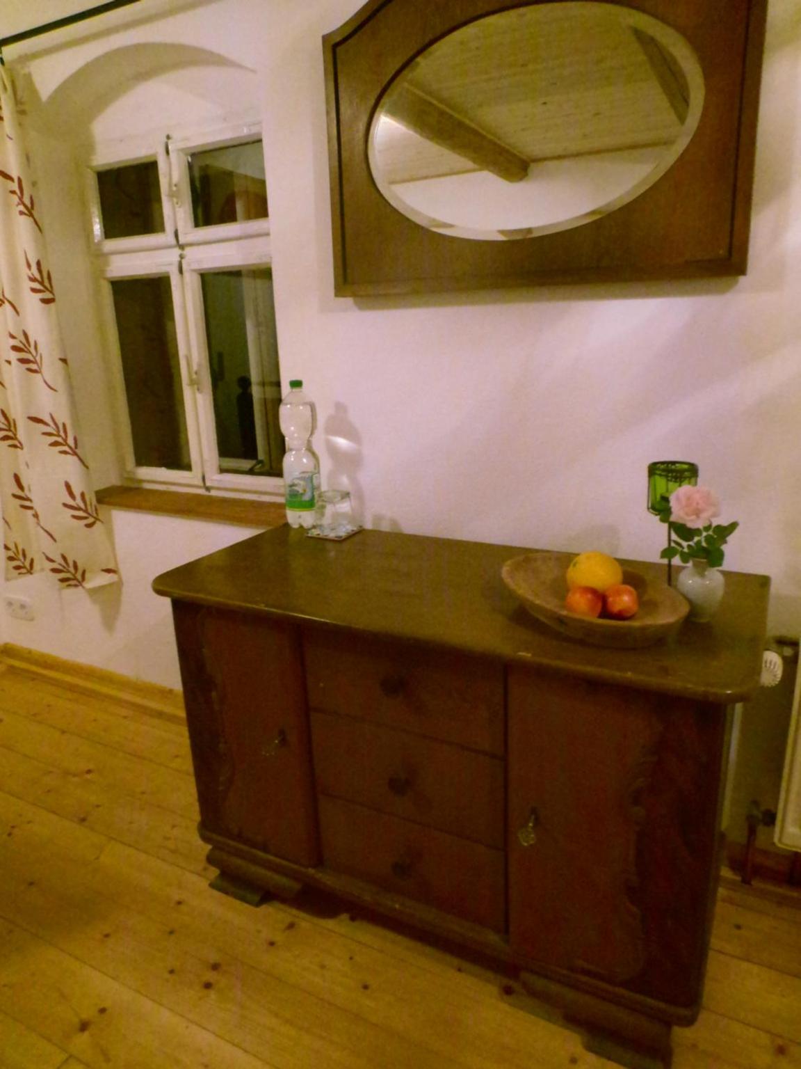 Single Room with Shared Bathroom photo 2