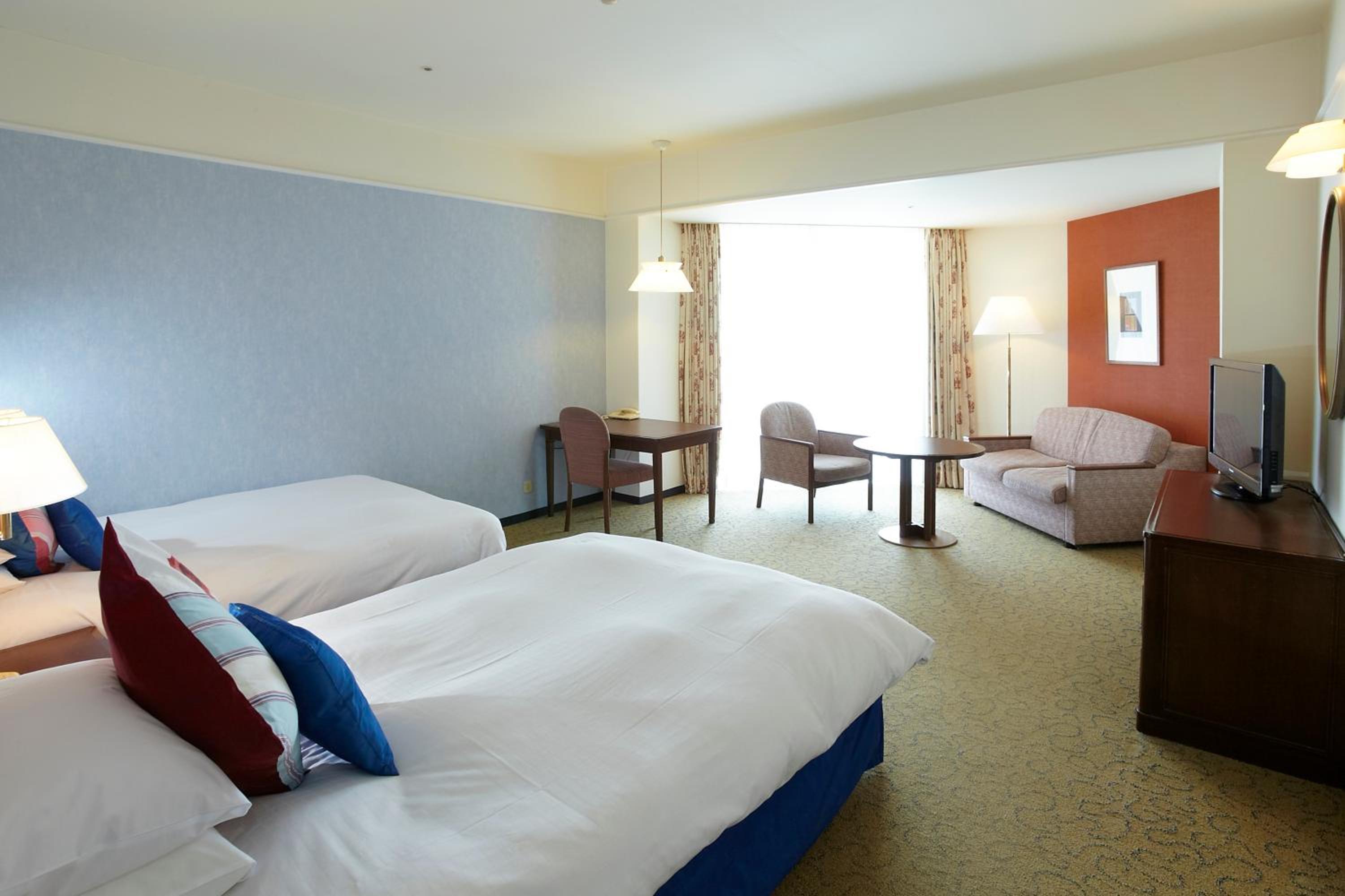 Deluxe Twin Room with Balcony - South Wing - Non-Smoking - Photo 3