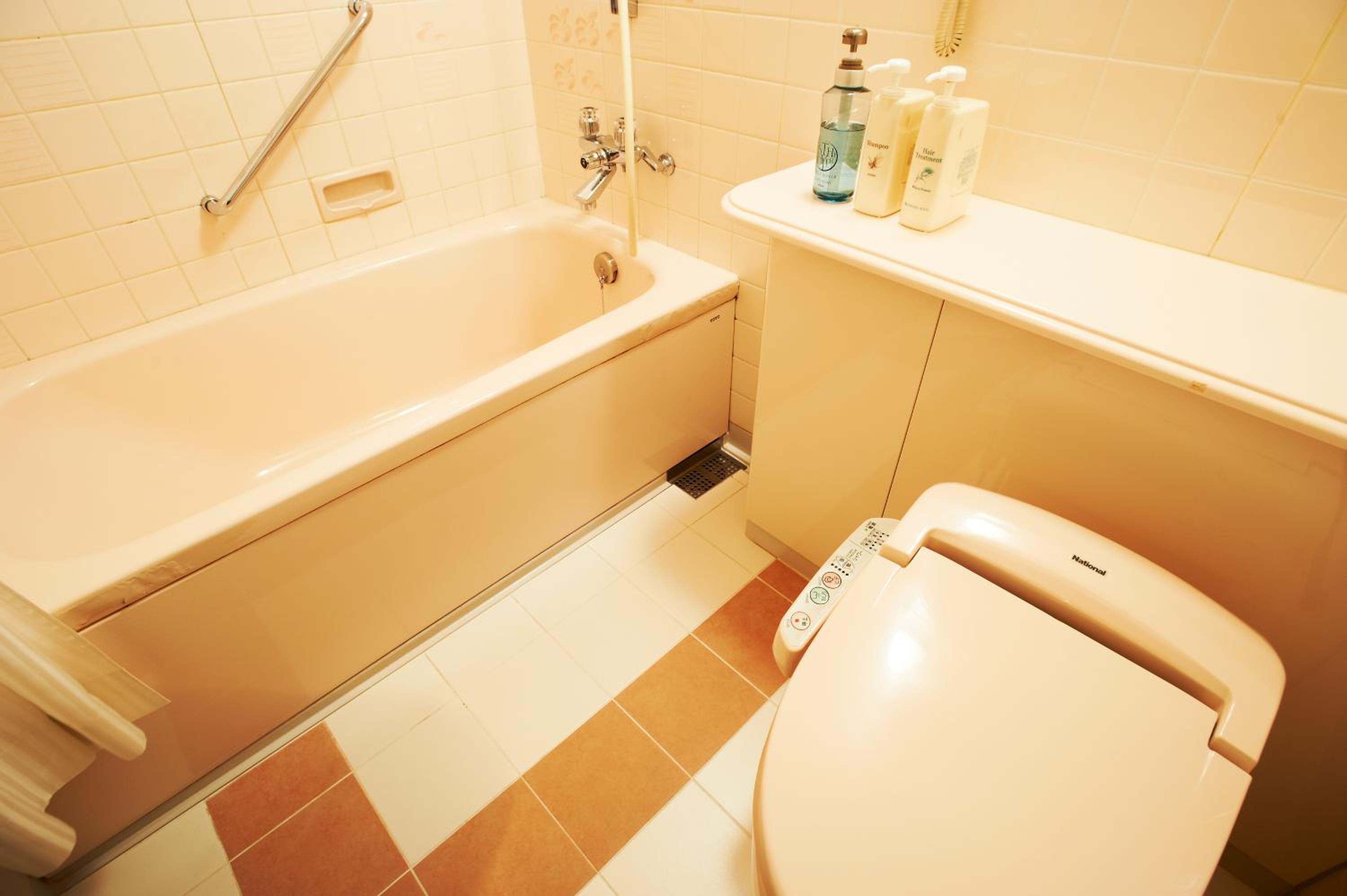 Deluxe Twin Room with Balcony - South Wing - Non-Smoking - Photo 4