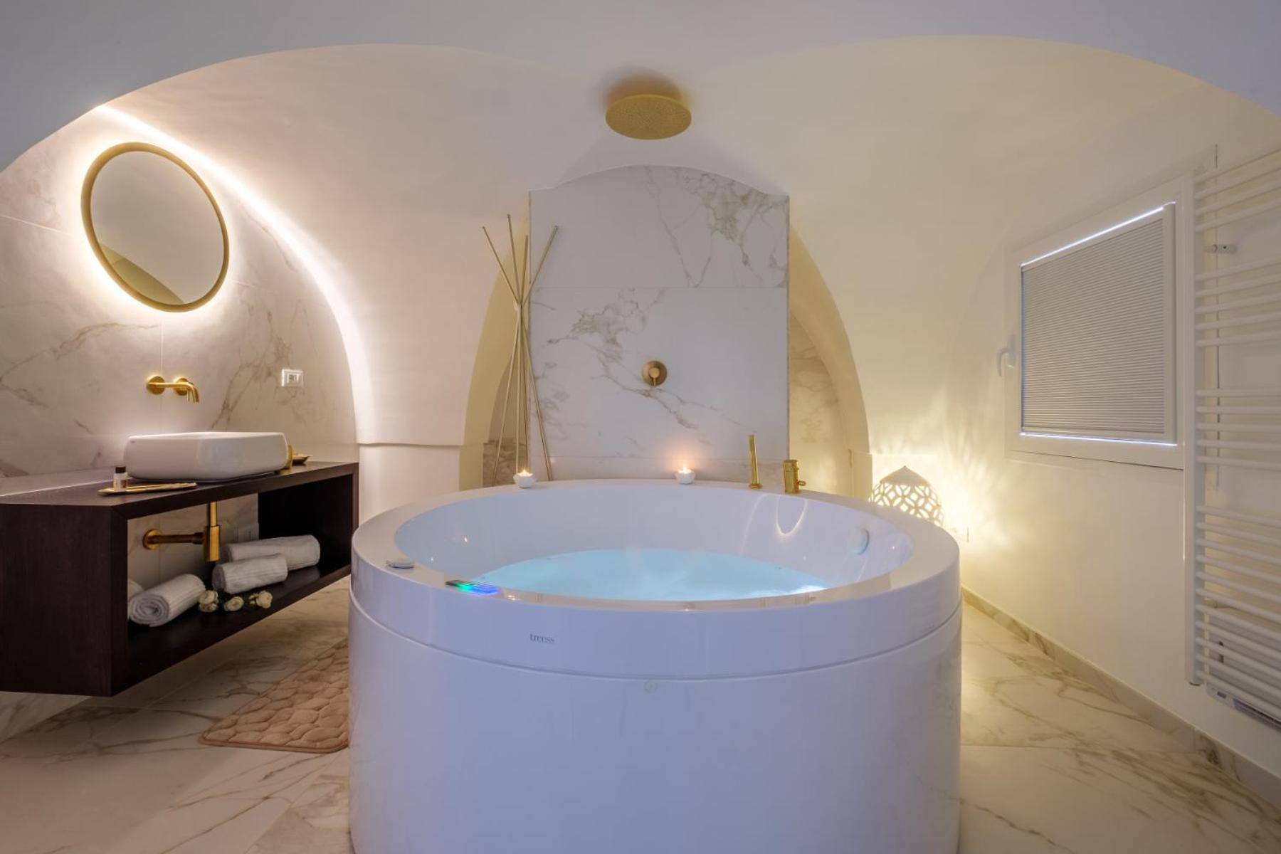 Queen Room with Spa Bath - Photo 7