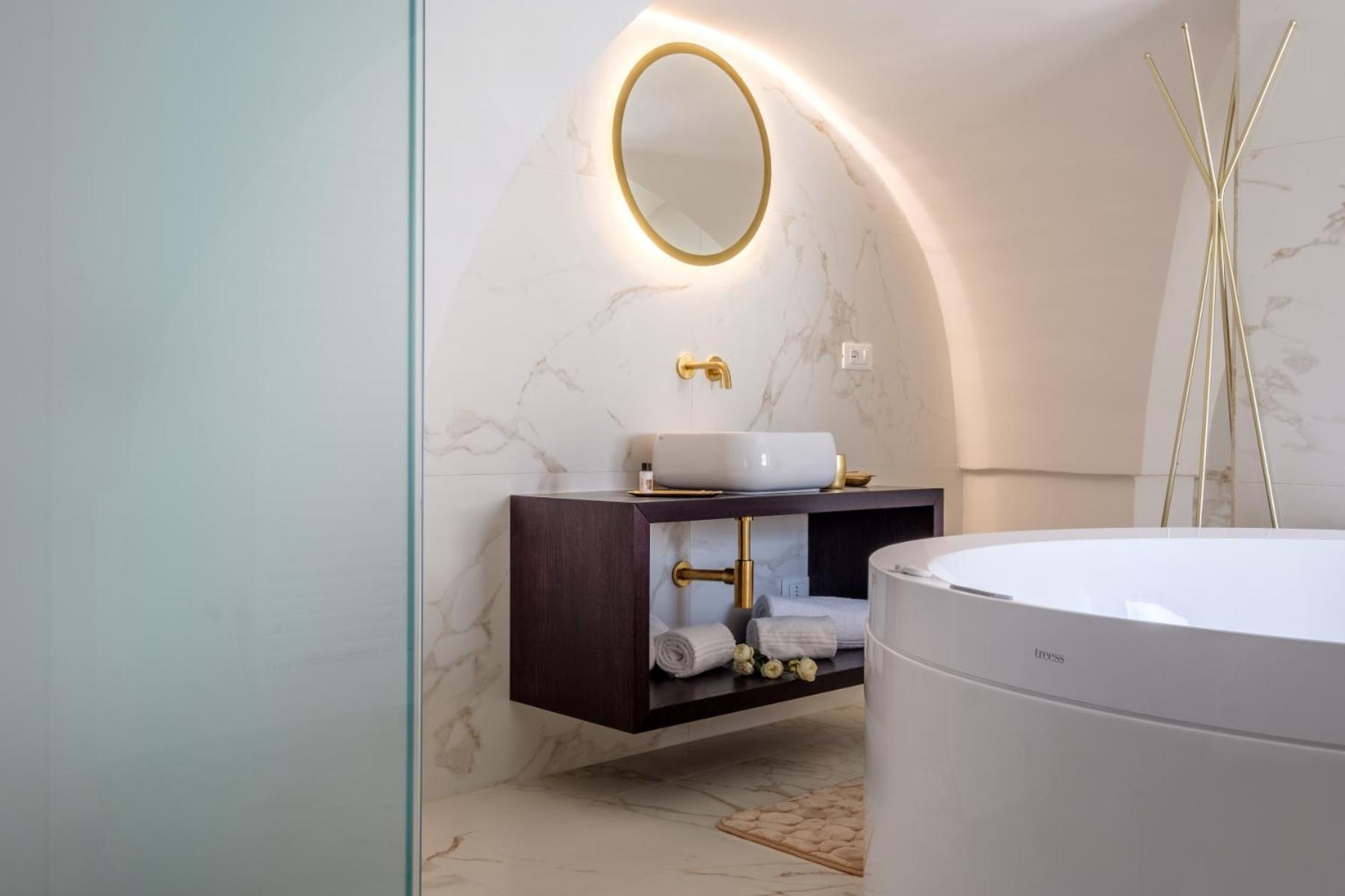 Queen Room with Spa Bath - Photo 13
