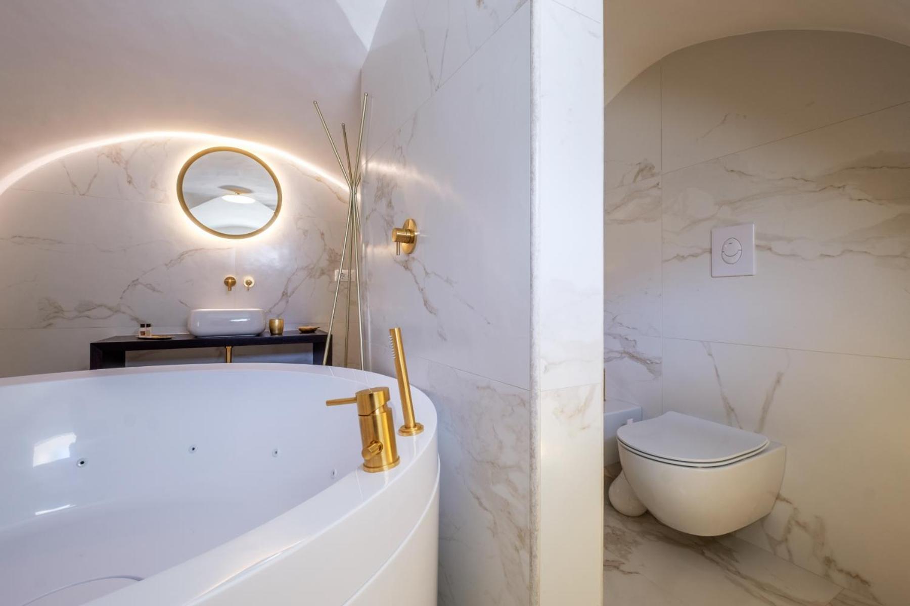 Queen Room with Spa Bath - Photo 9