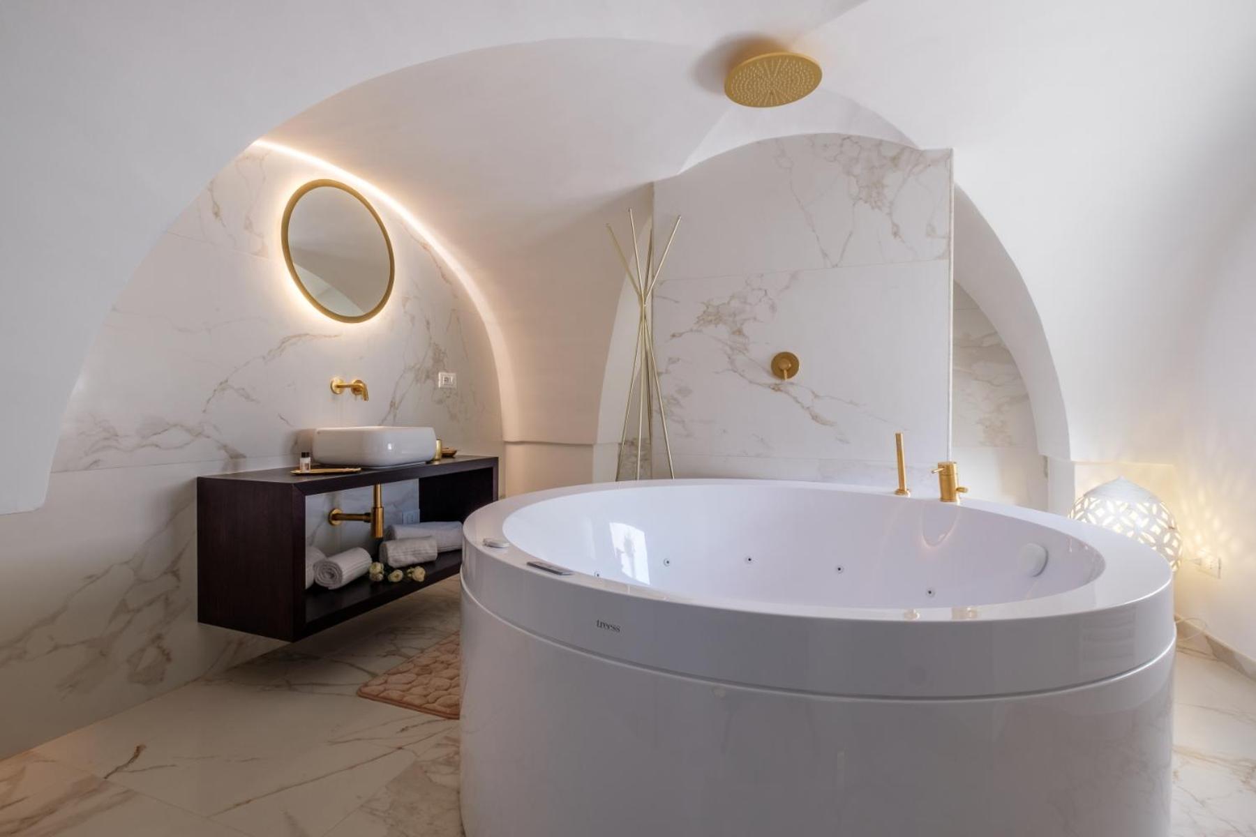 Queen Room with Spa Bath - Photo 10