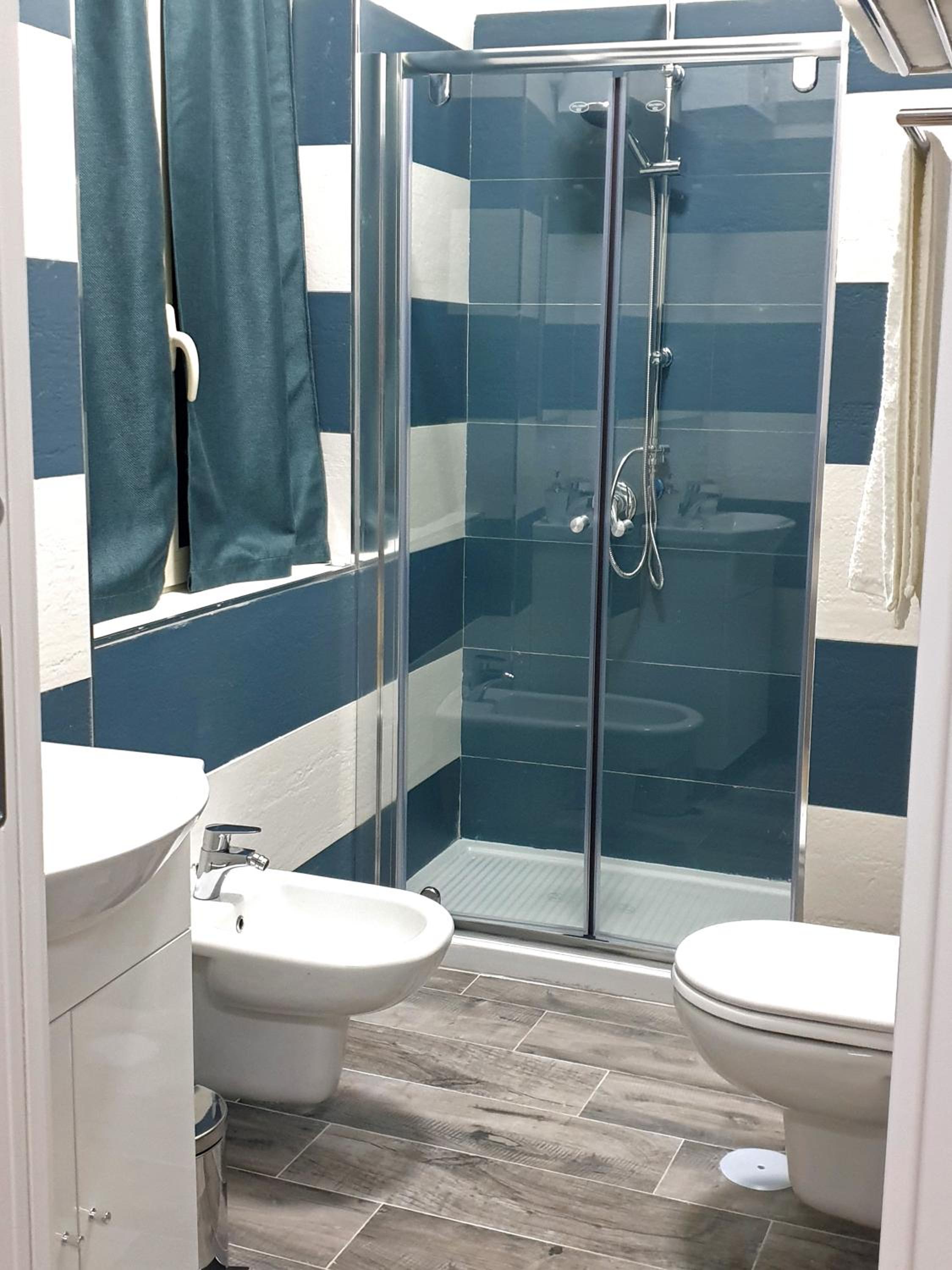 Triple Room with Private Bathroom - Photo 5