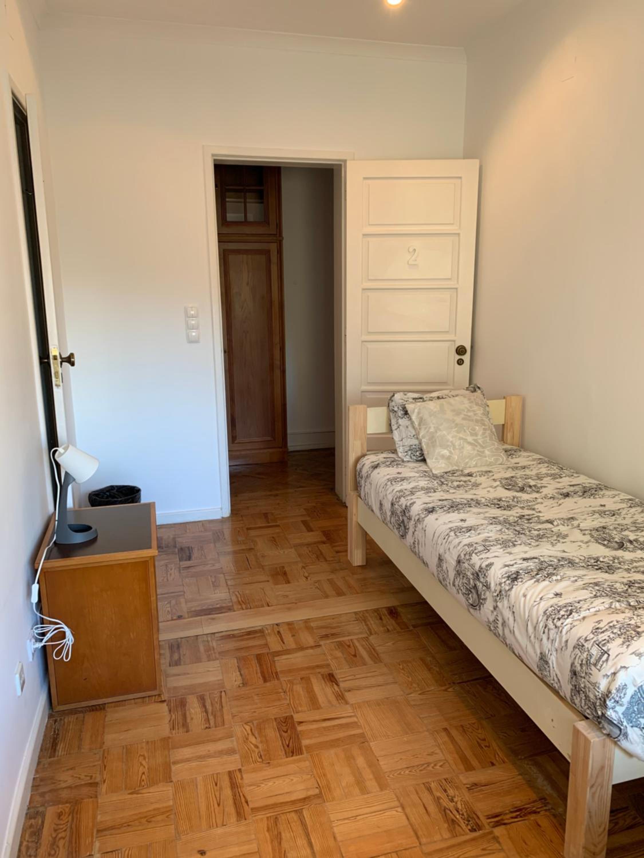 Twin Room with Private Bathroom - Photo 1