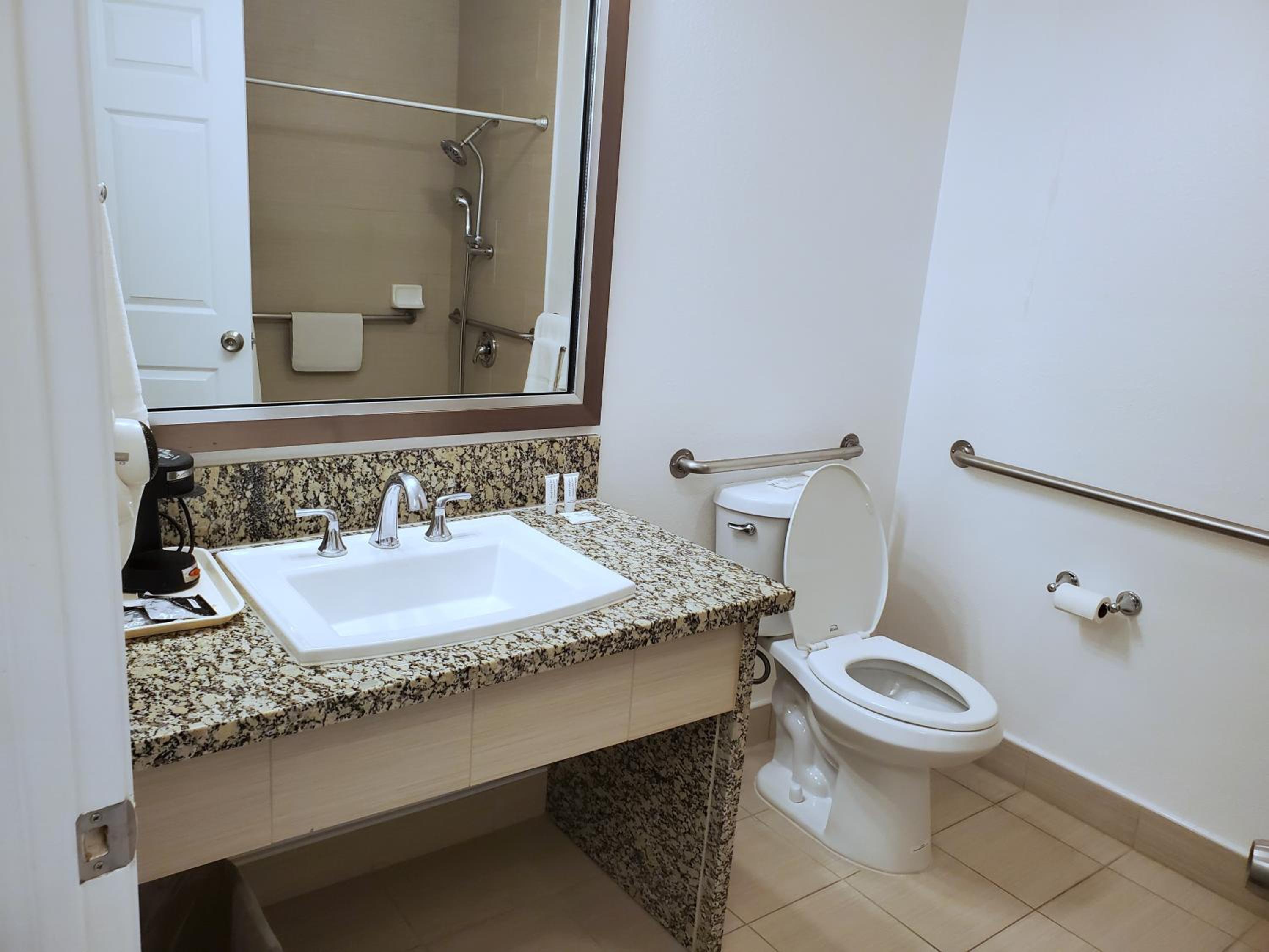 Family Room - Disability Access/Pet-Friendly photo 2