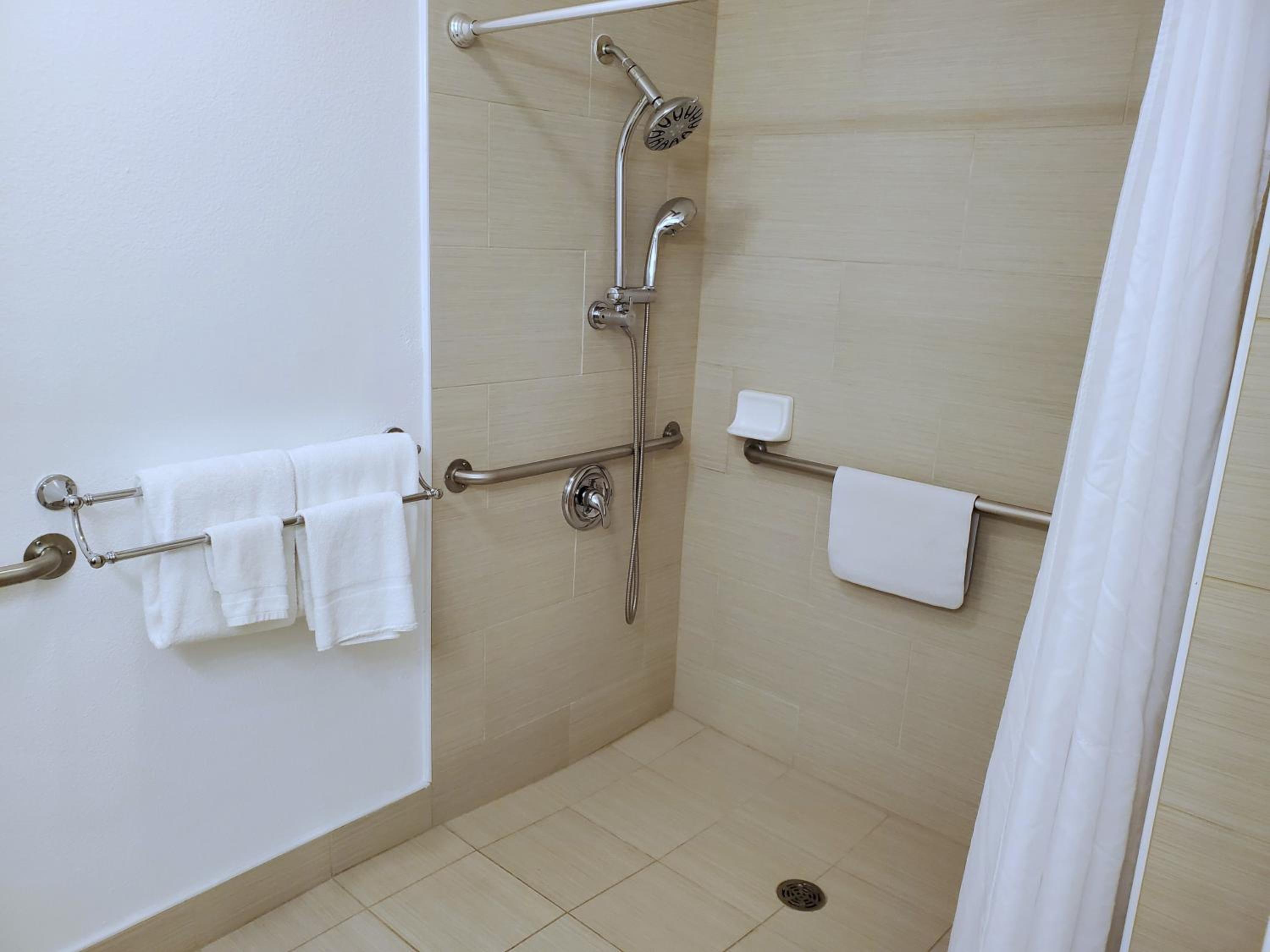Family Room - Disability Access/Pet-Friendly photo 3