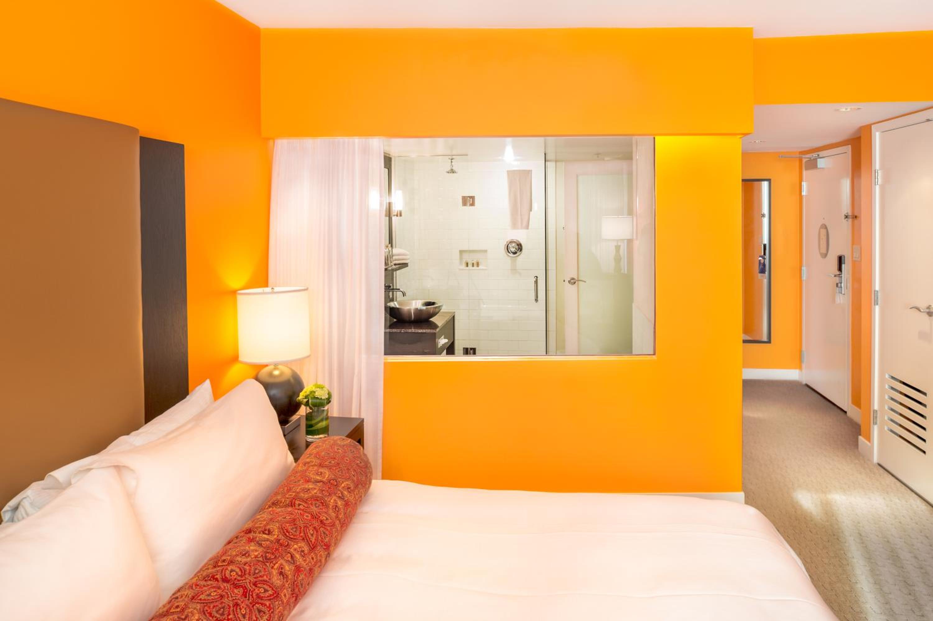 Deluxe King Room - Photo 7