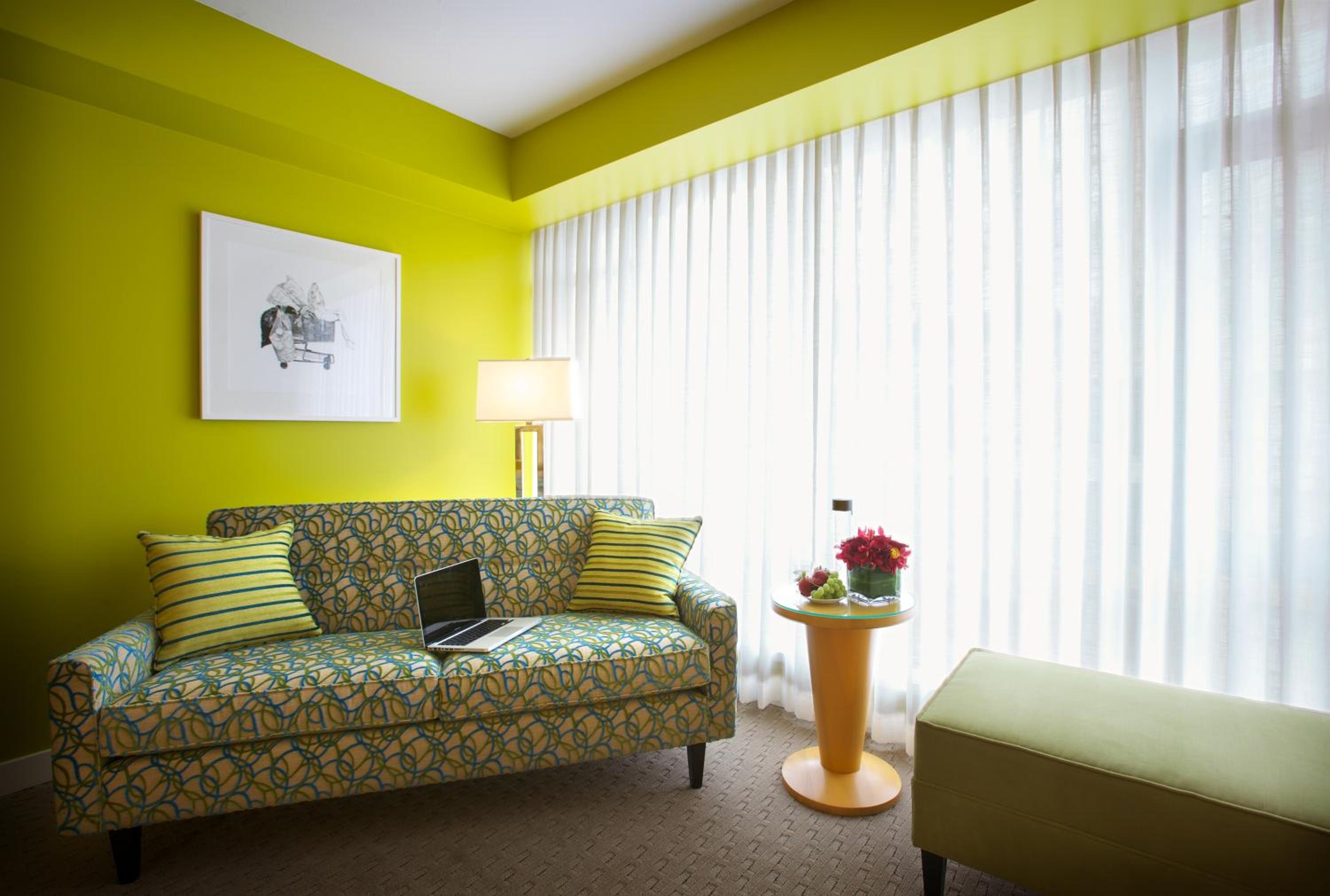 Deluxe King Room - Photo 8