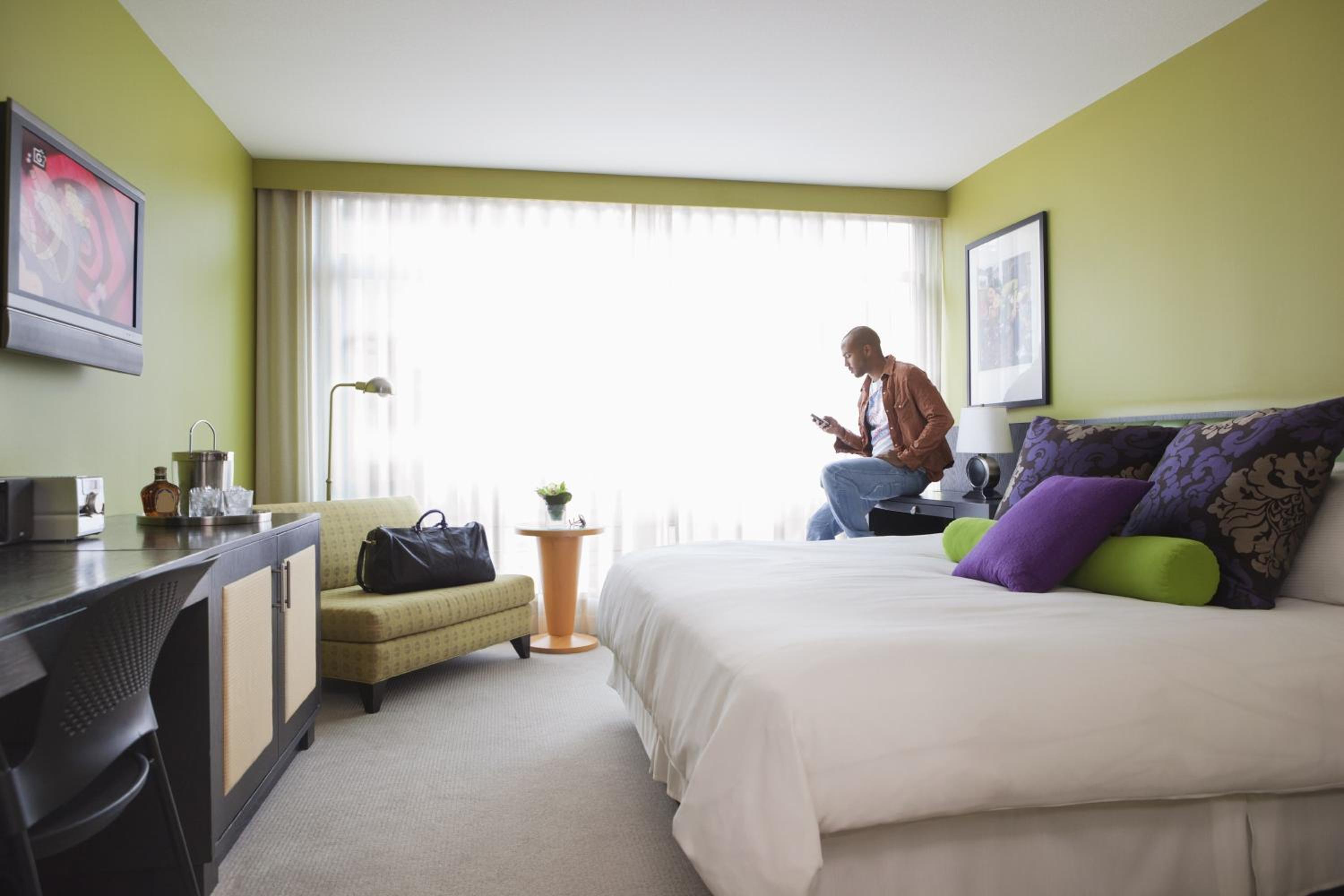 Deluxe King Room - Photo 6