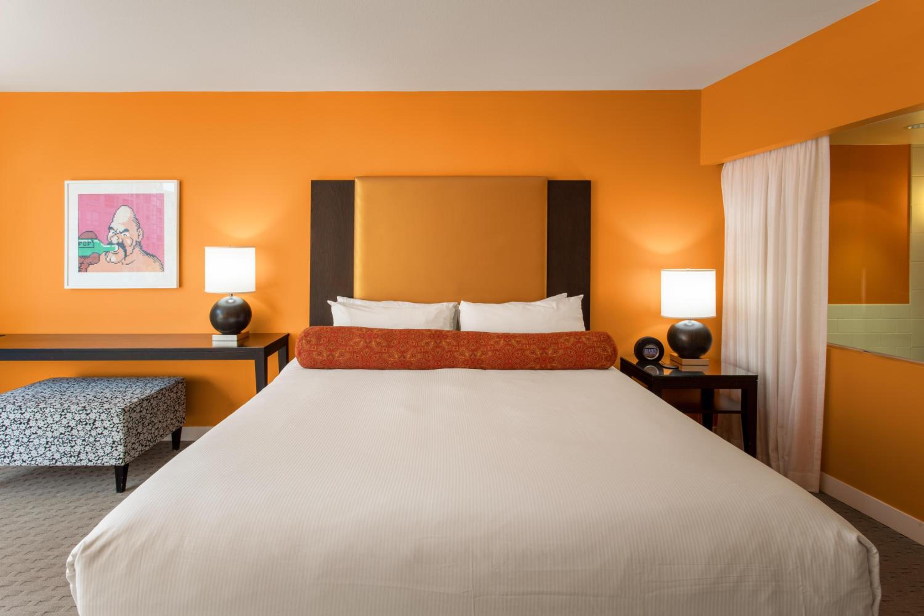 Deluxe King Room - Photo 5