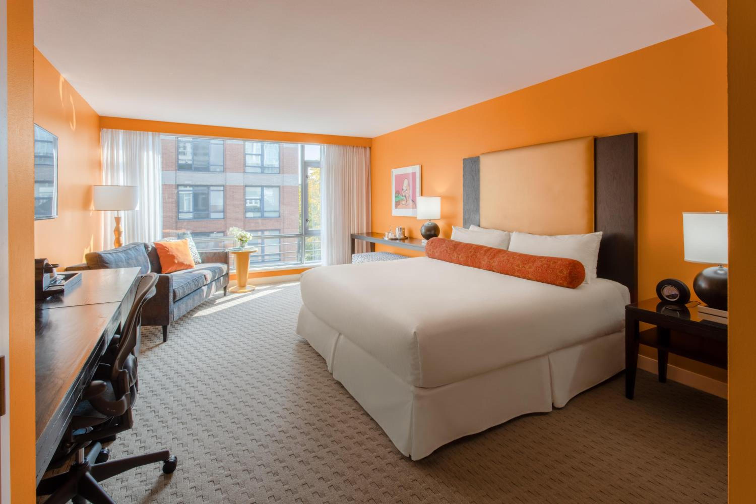 Deluxe King Room - Photo 4