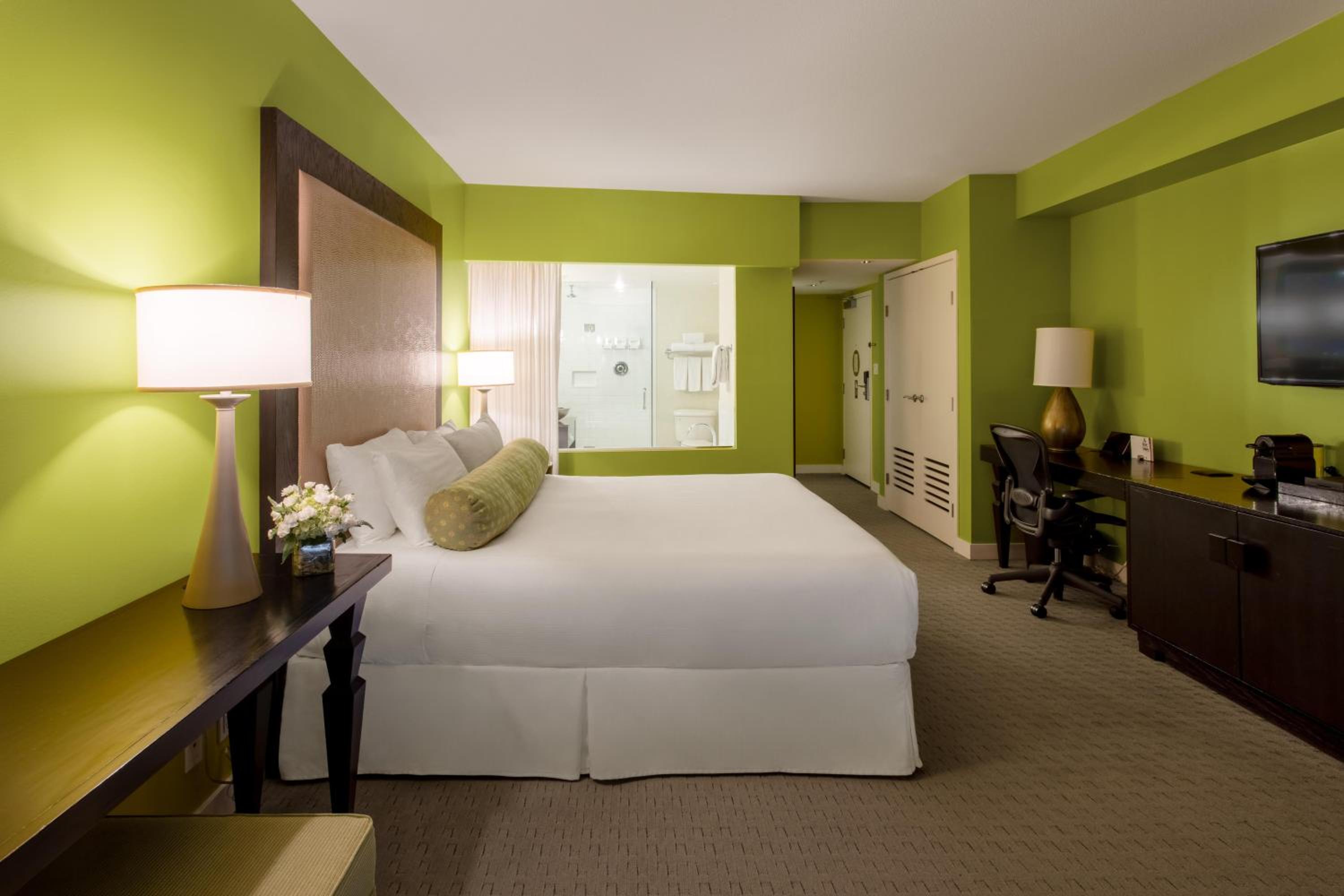 Deluxe King Room - Photo 3