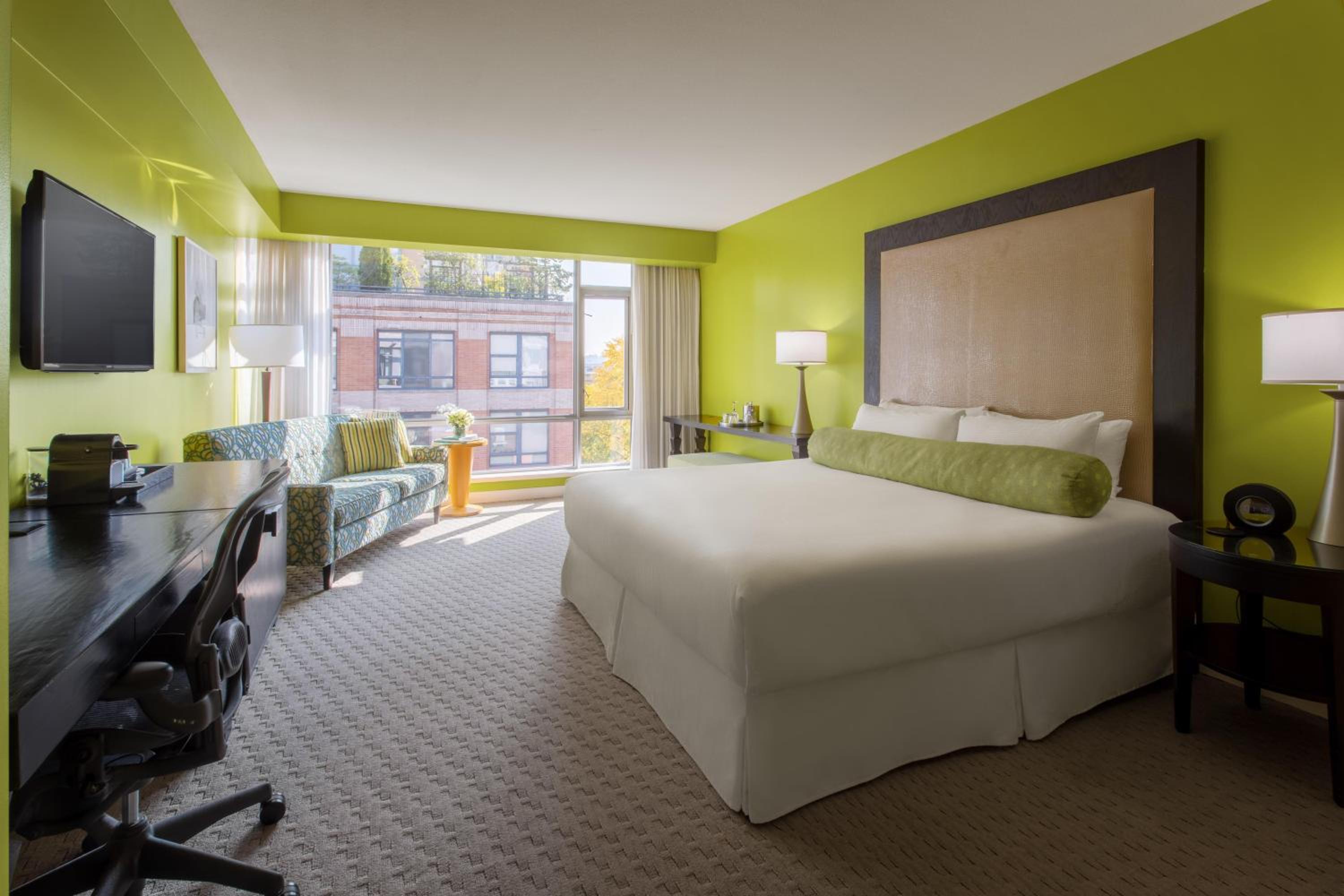 Deluxe King Room - Photo 1