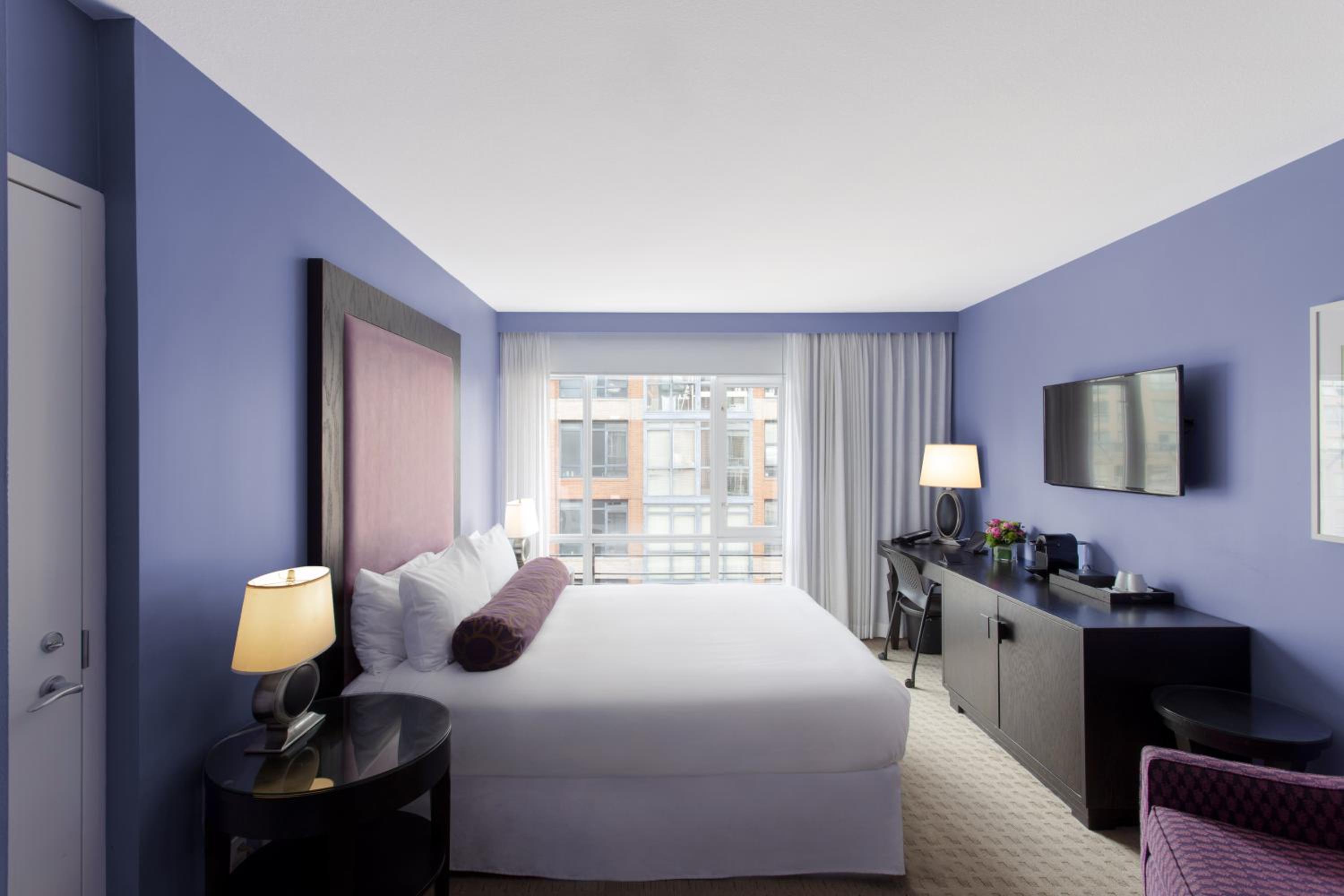 Deluxe King Room - Photo 2