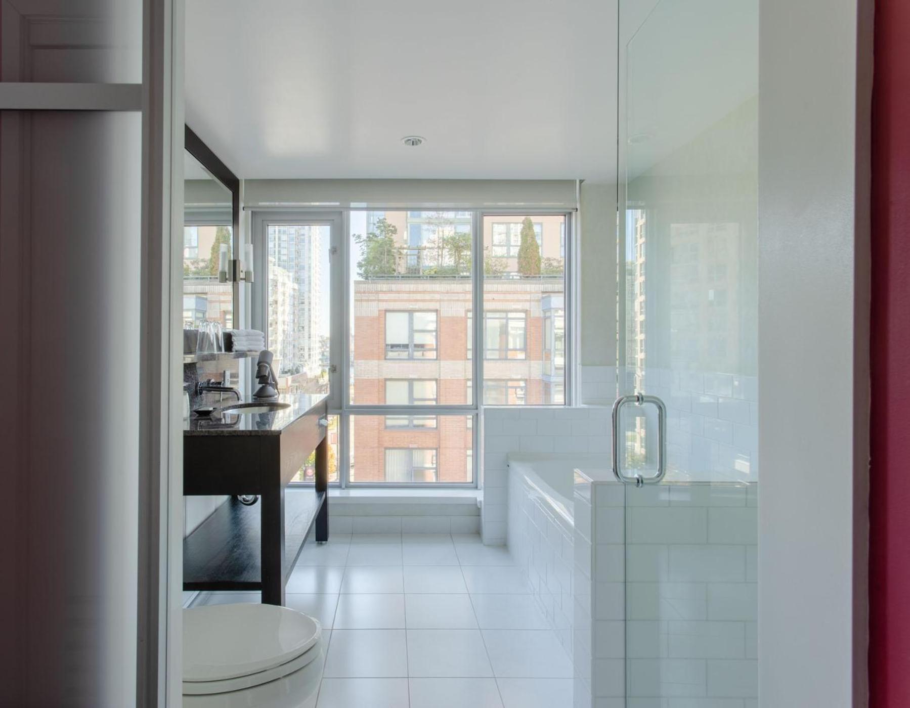 Executive Suite - Photo 9