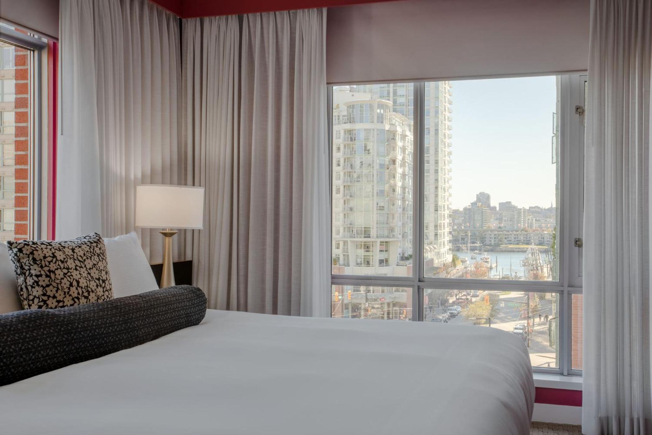 Executive Suite - Photo 3