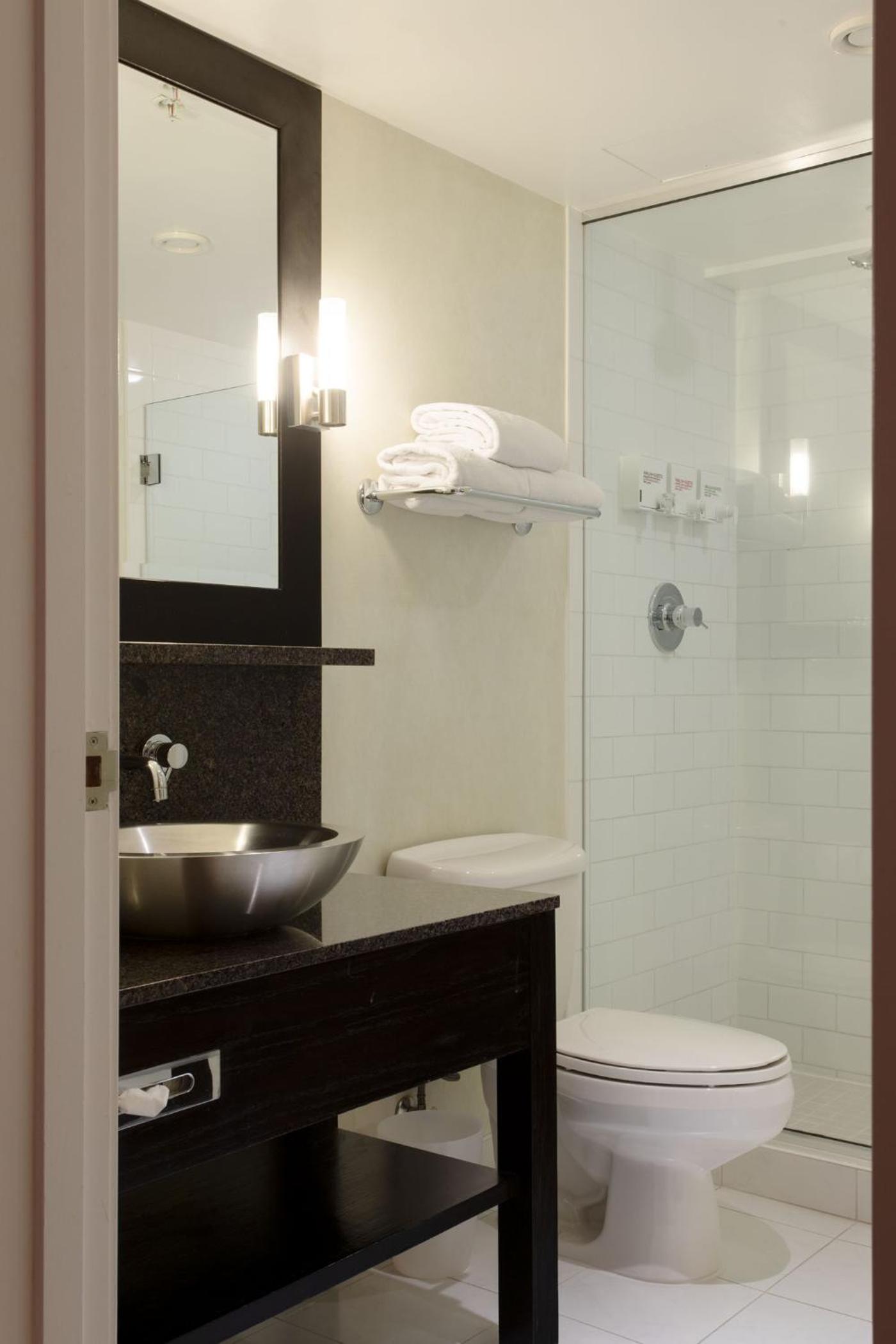 Standard King Room - Photo 3