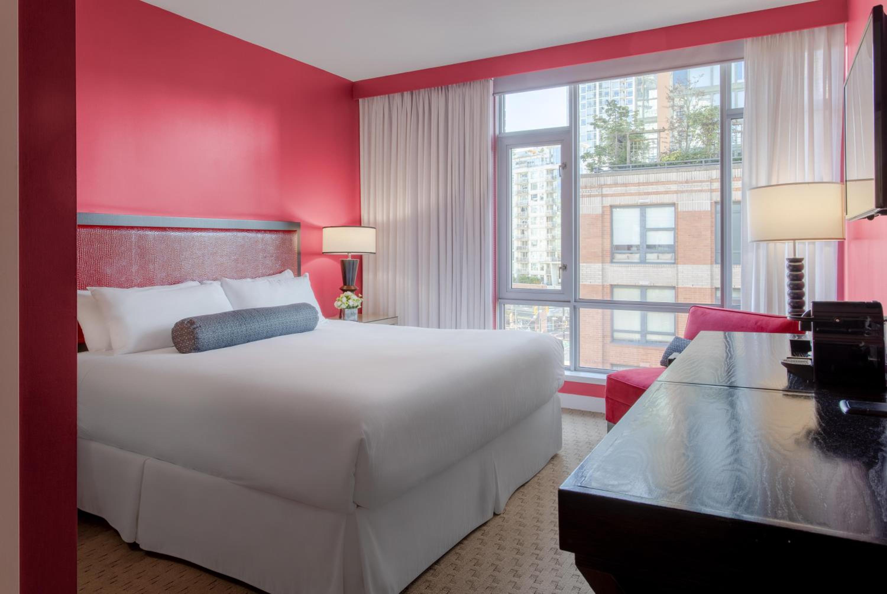 Standard King Room - Photo 6