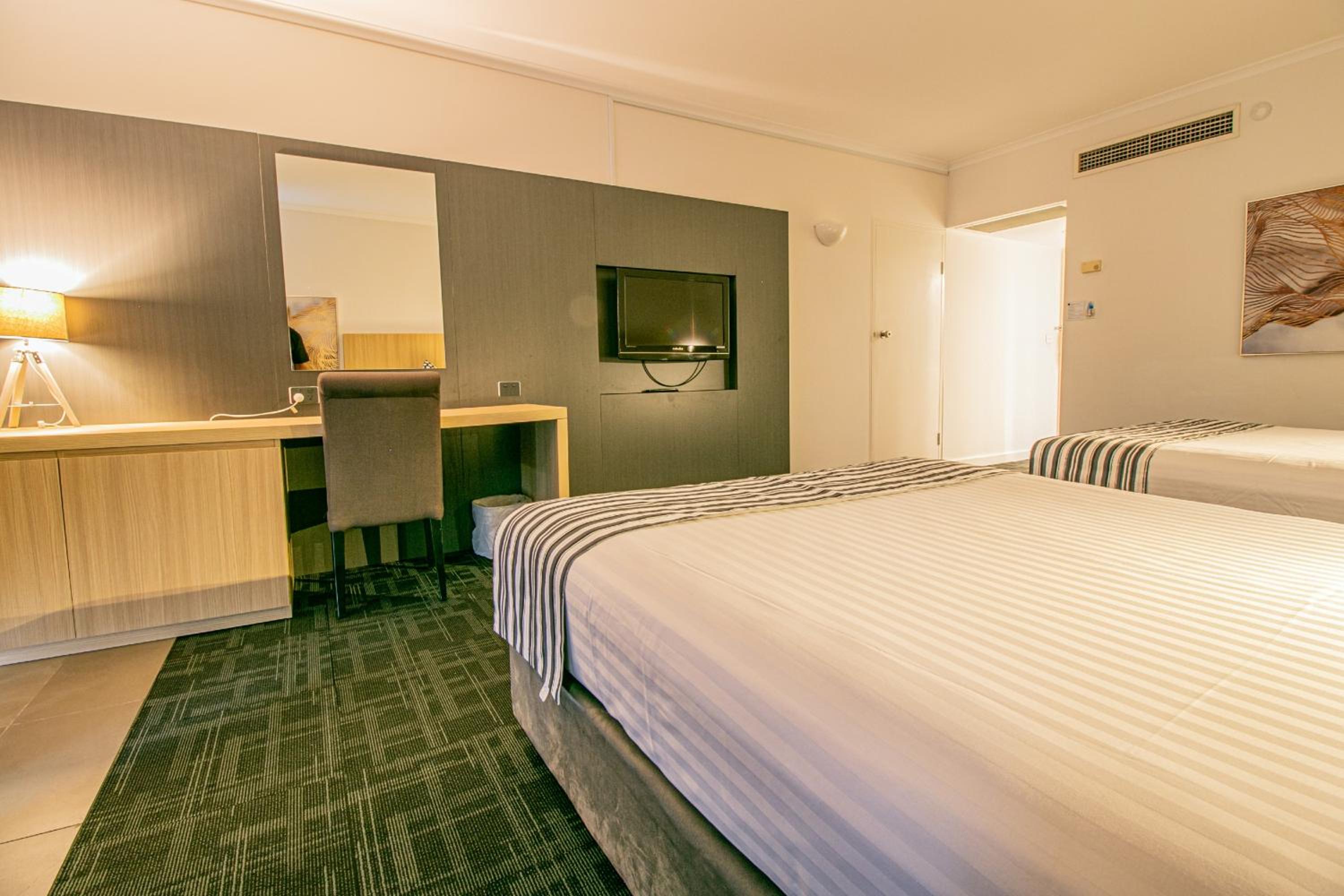 Twin Room - Ocean Side photo 3