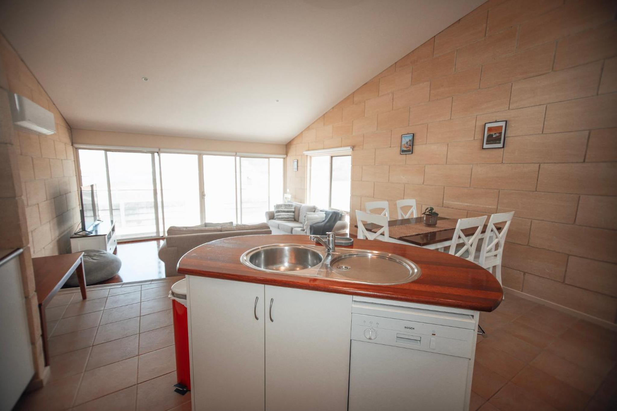 Apartment with Sea View - Photo 13