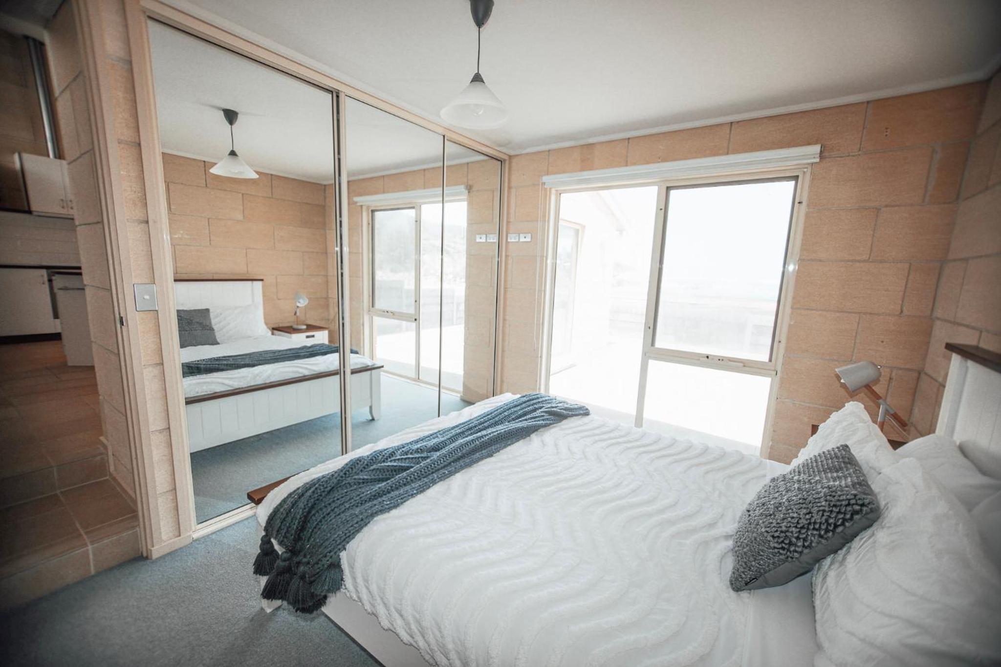 Apartment with Sea View - Photo 11