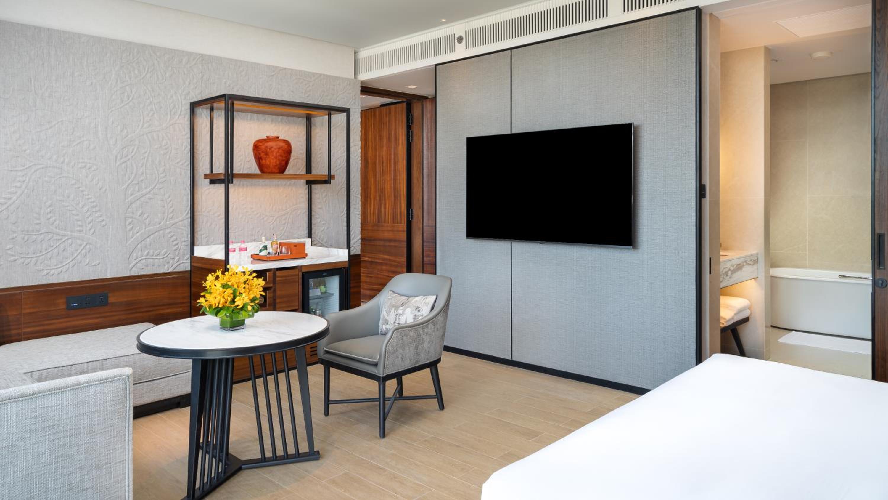 Deluxe King Room with Palace View - Photo 2