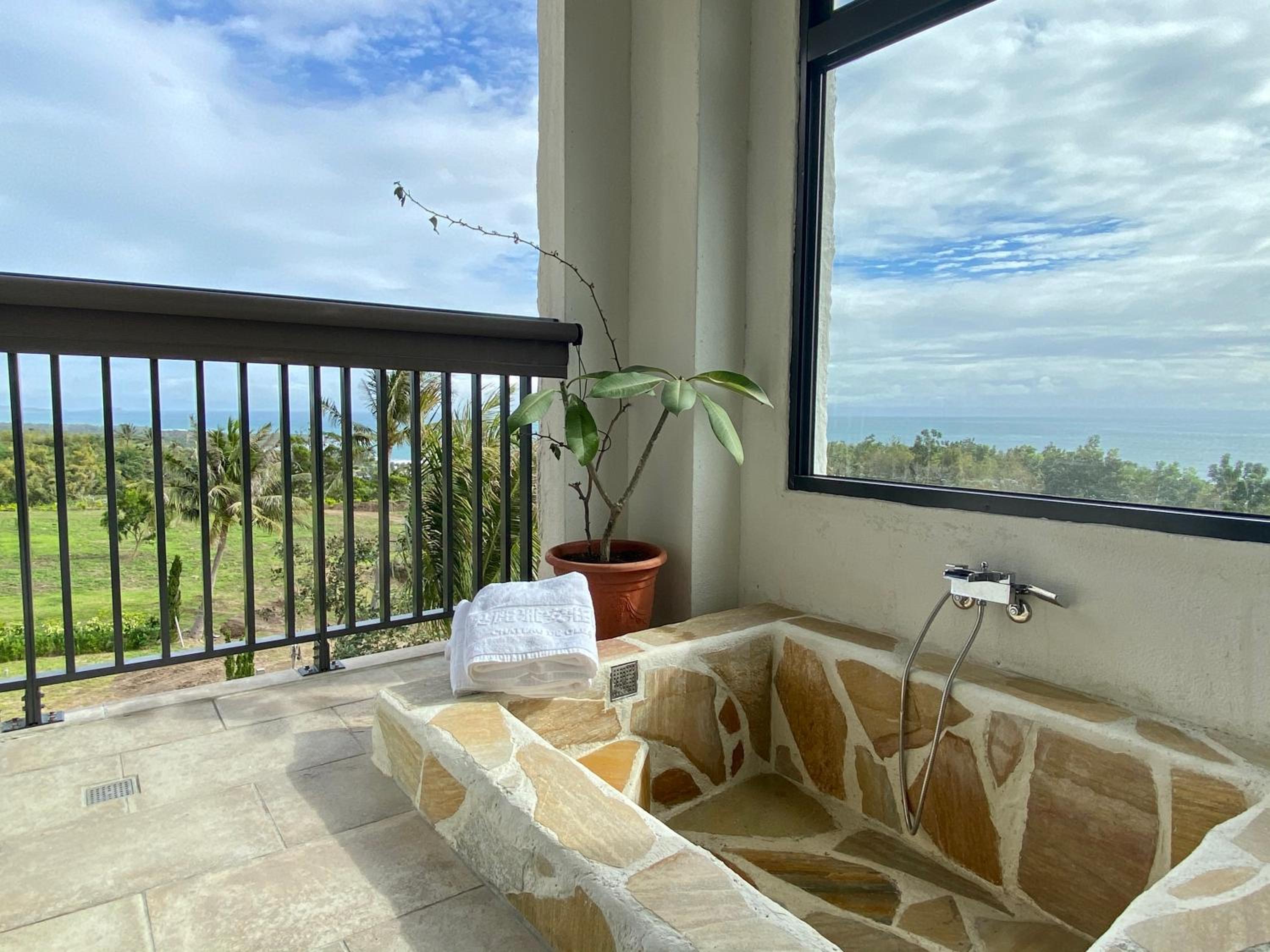 Deluxe Double Room with Balcony and Sea View photo 3
